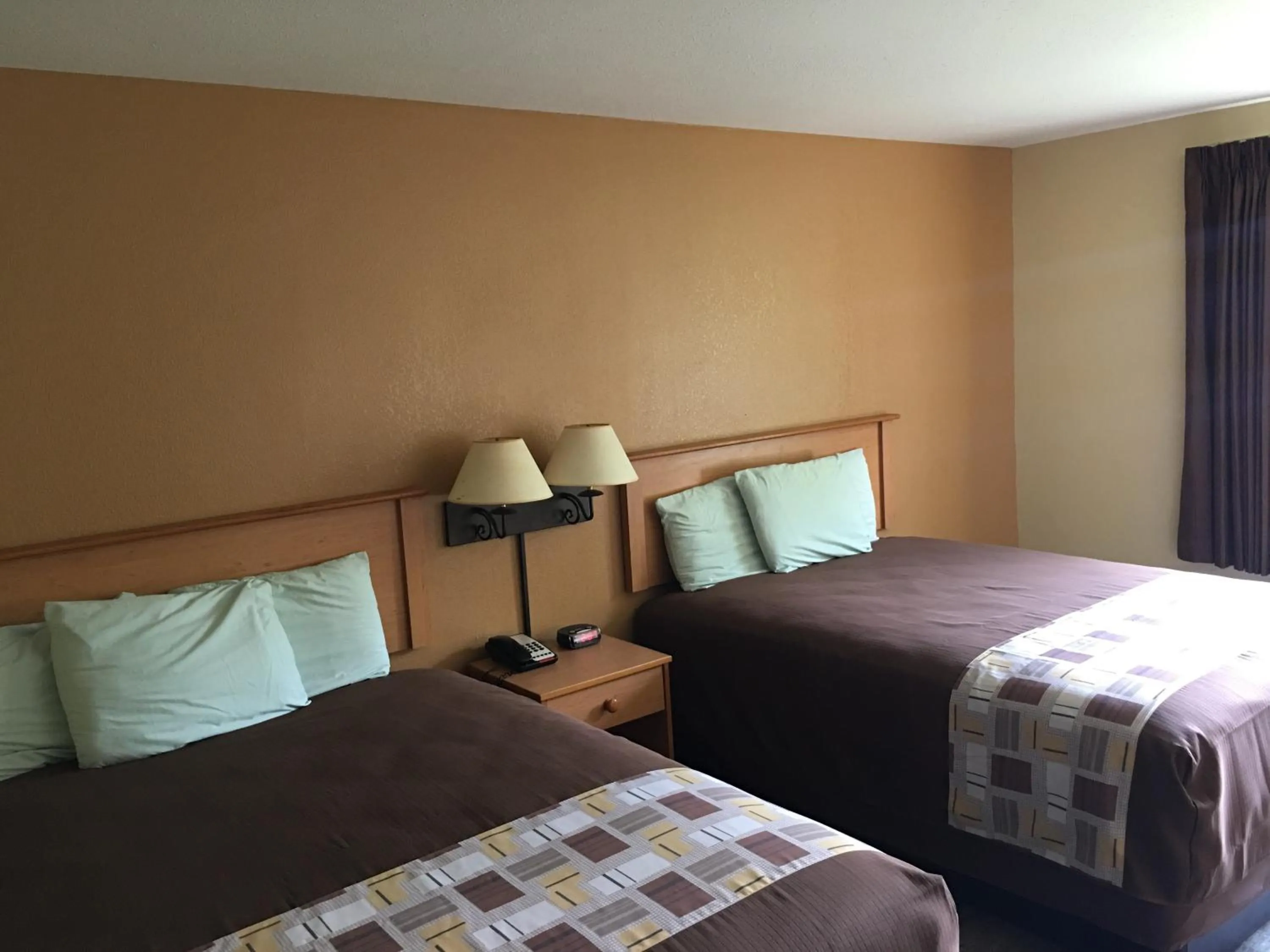 Bed in Hometown Inn-Soddy Daisy