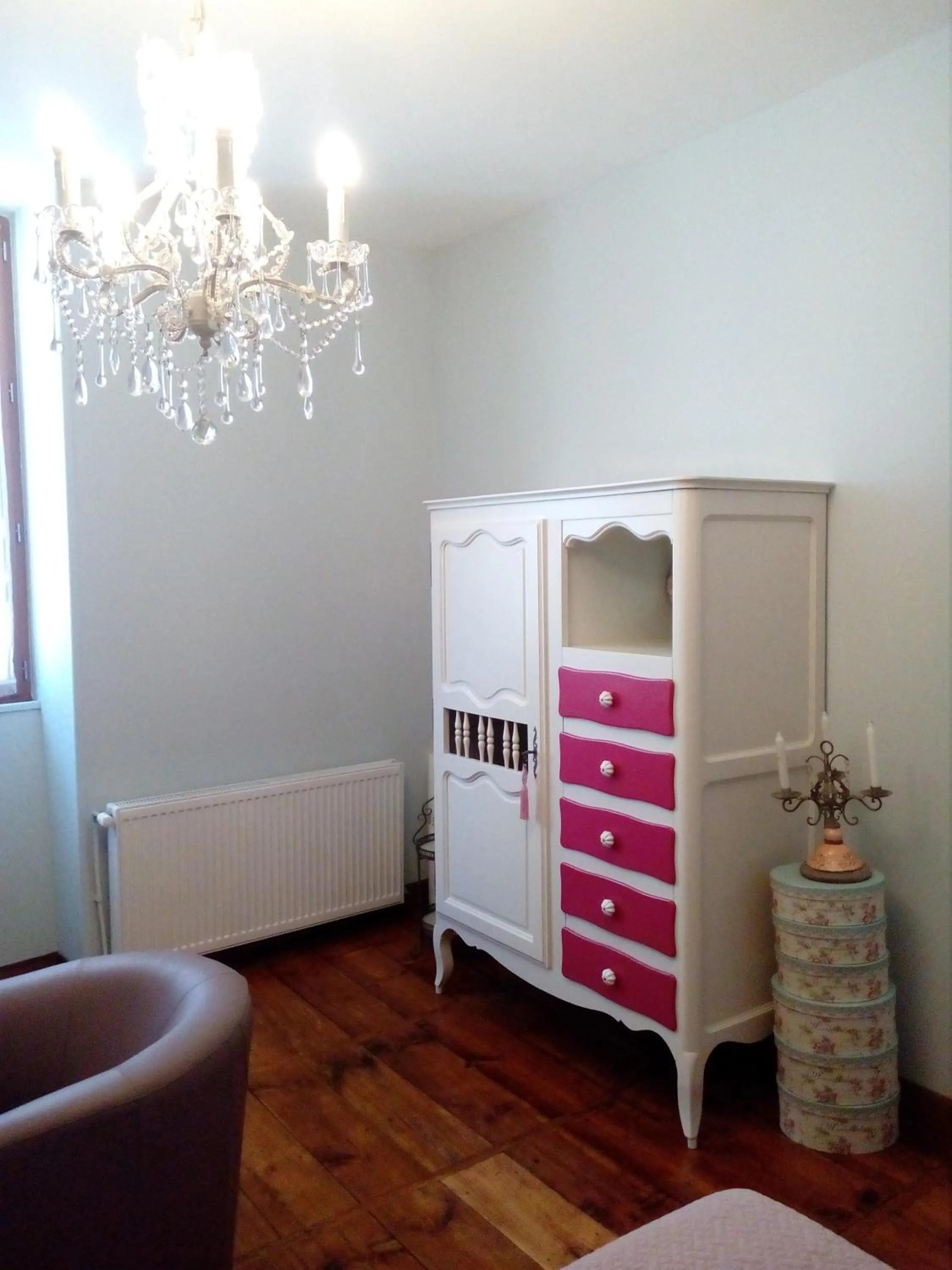 Decorative detail in AUX ROSIERS