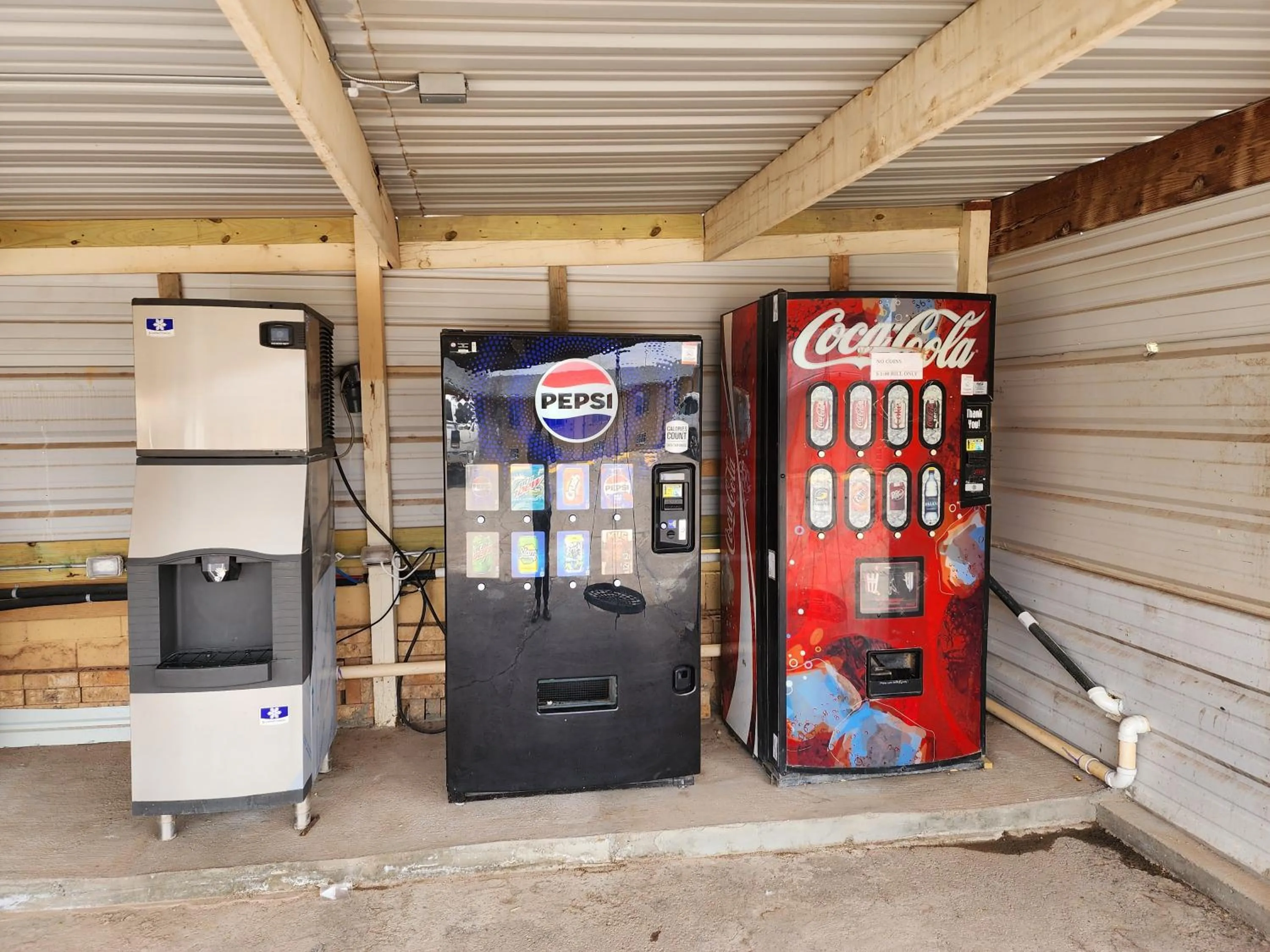 vending machine in Satellite Inn