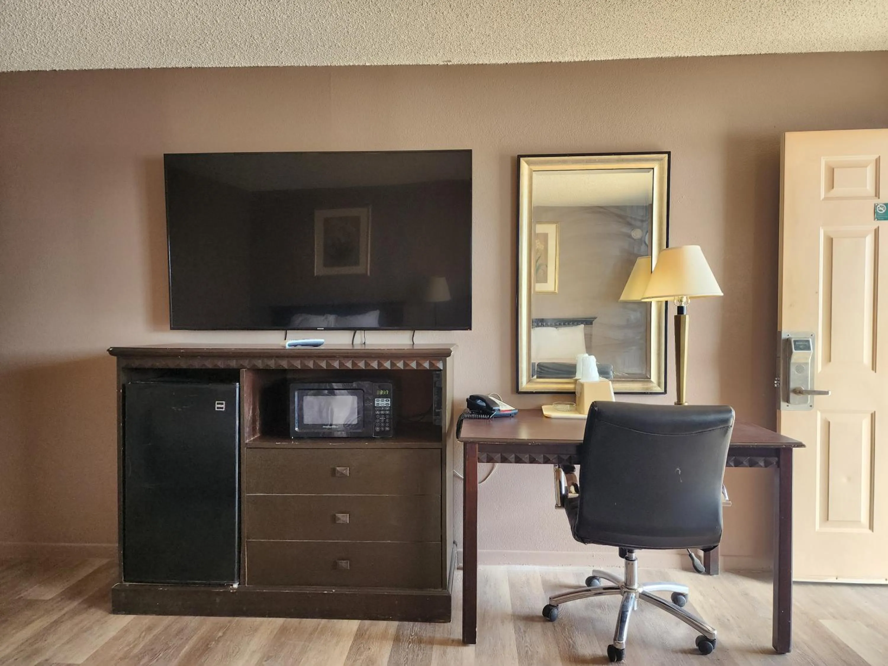 TV and multimedia in Satellite Inn