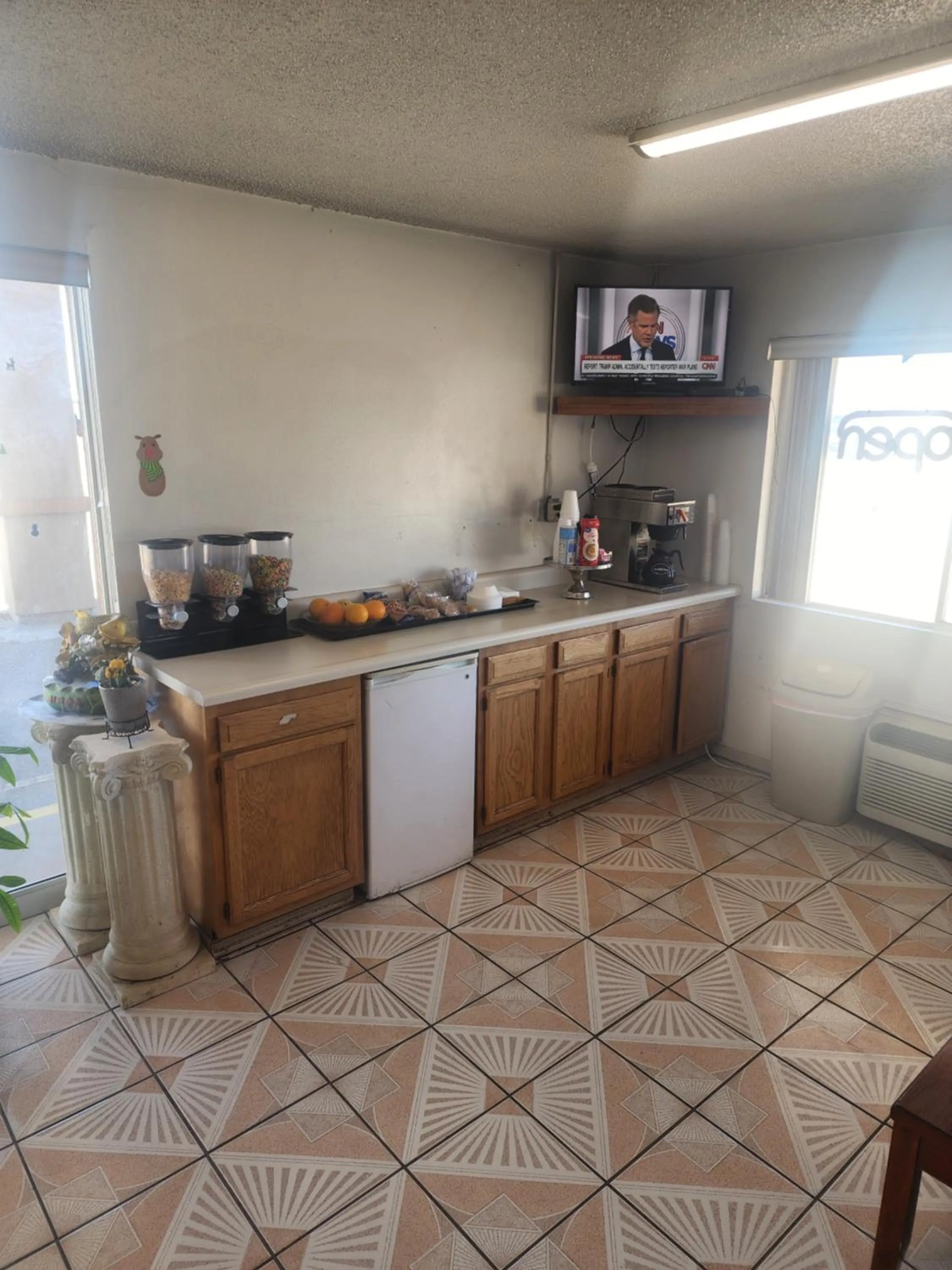 Breakfast in Satellite Inn