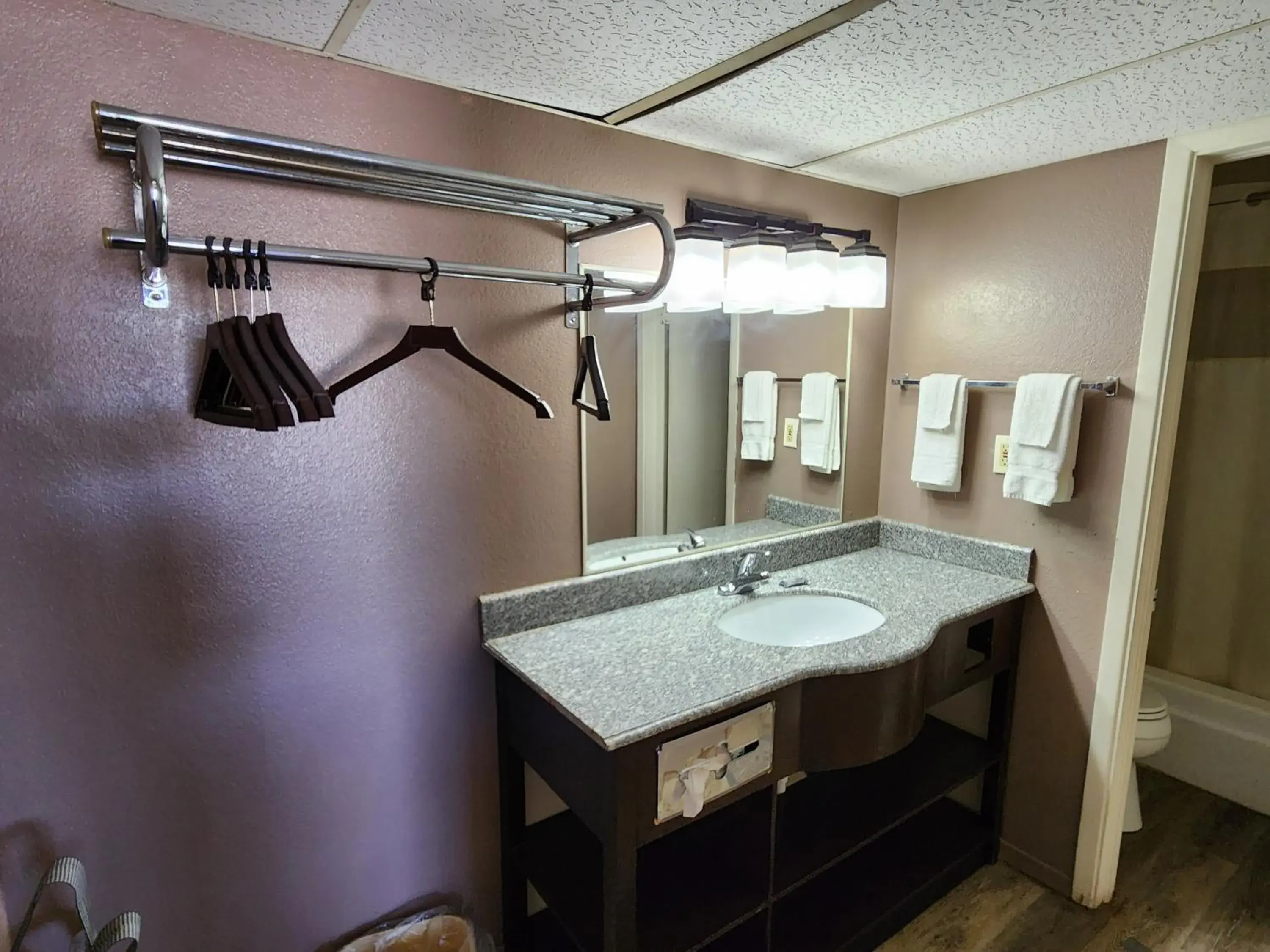 Economy Double Room in Satellite Inn Economy Double Room in Satellite Inn