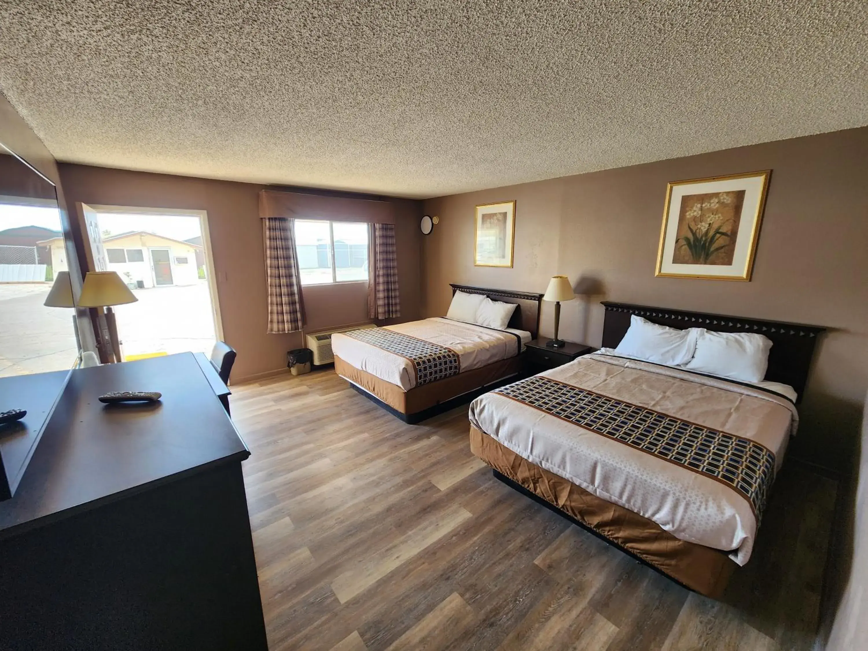 Double Room with Private Bathroom in Satellite Inn Double Room with Private Bathroom in Satellite Inn