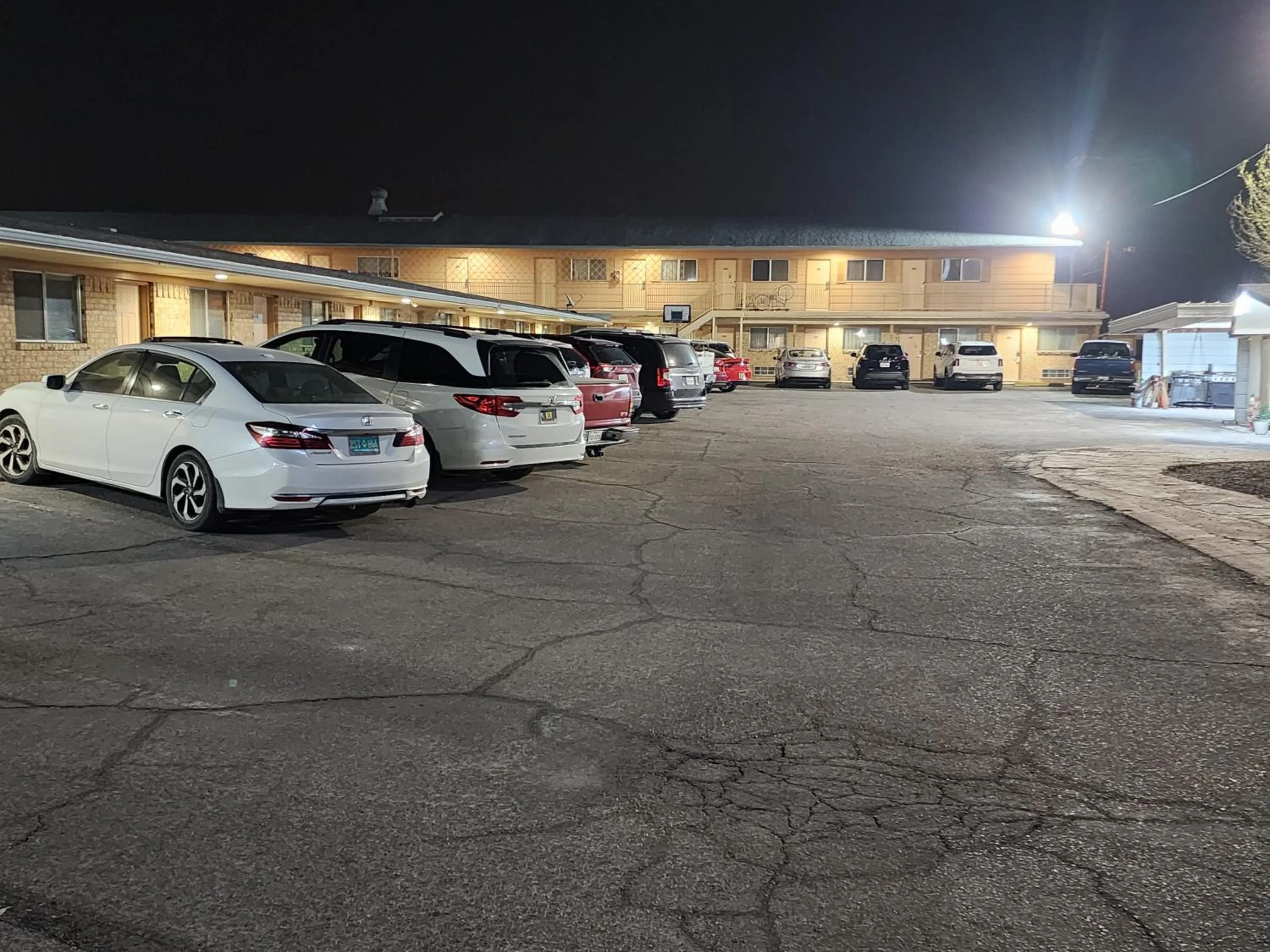 Parking in Satellite Inn