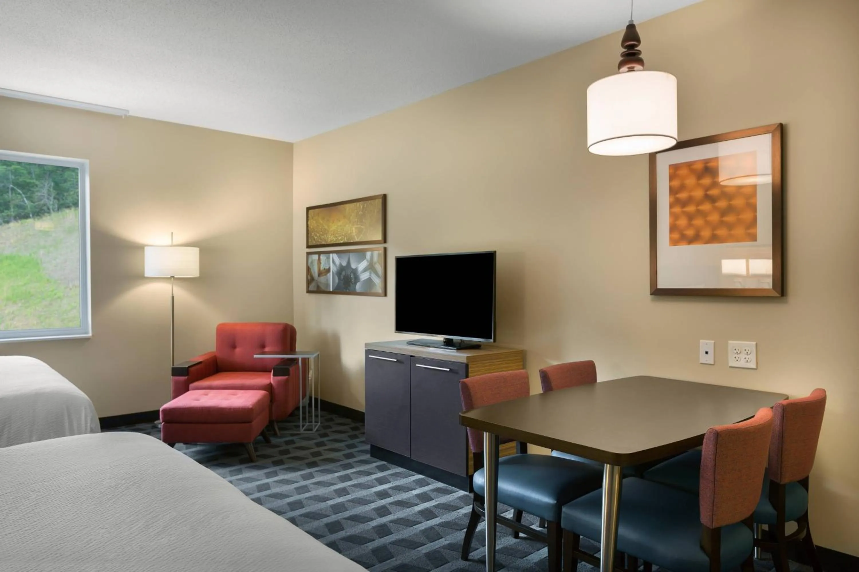 Living room, Bed in TownePlace Suites Boone