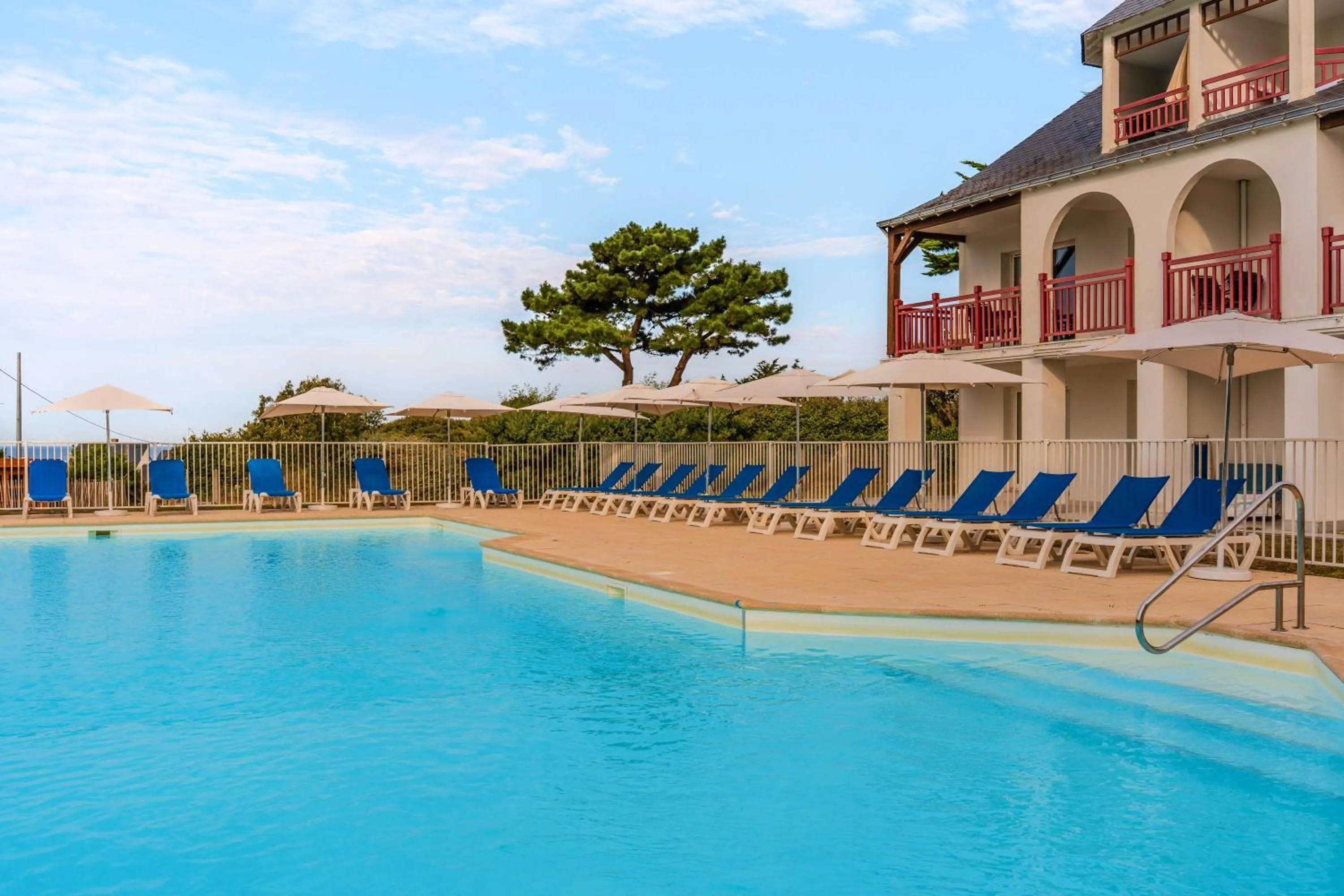 Property building in Résidence Pierre & Vacances Premium Le Domaine de Cramphore