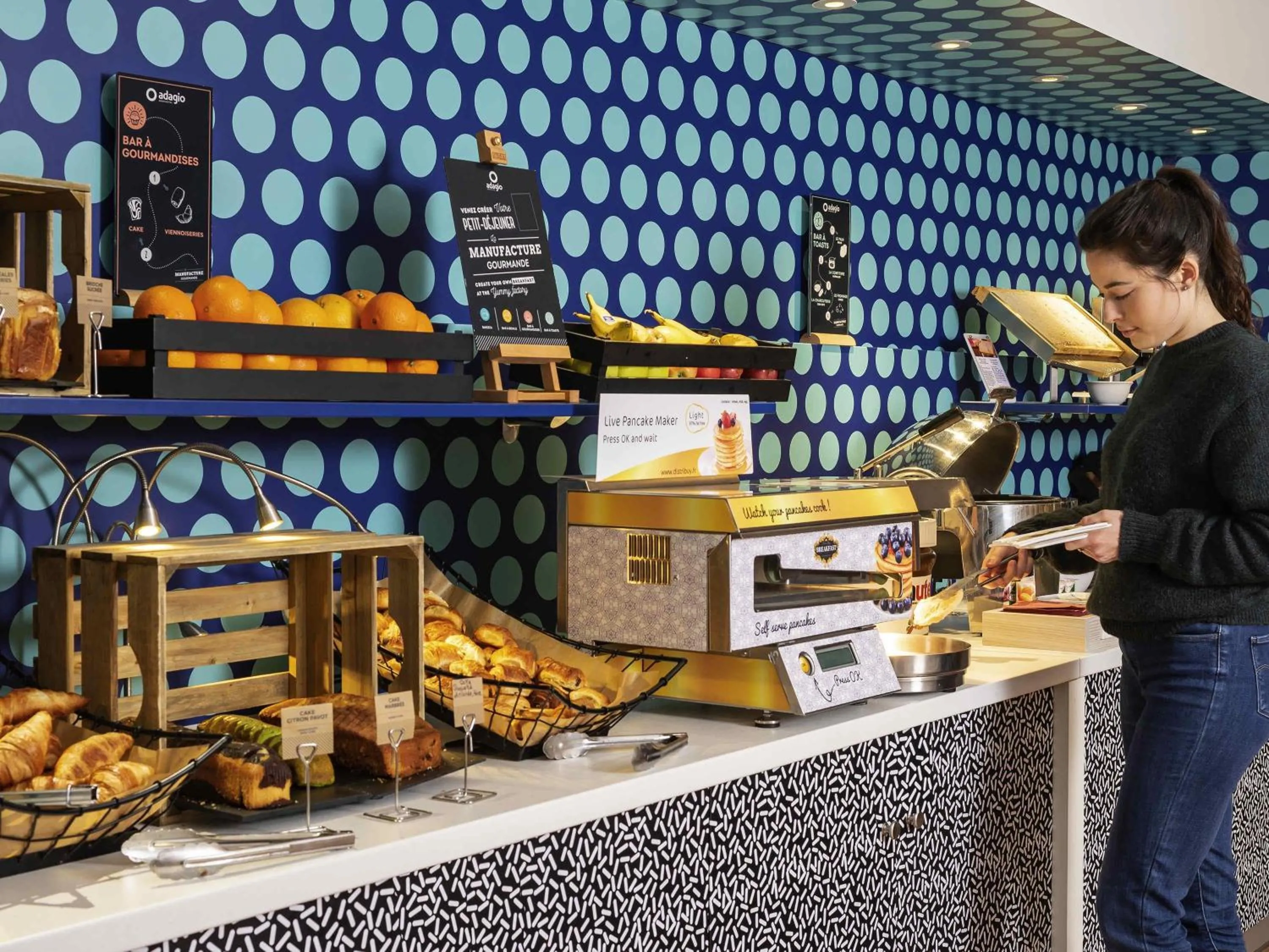 Breakfast in Aparthotel Adagio Val d'Europe près de Disneyland Paris