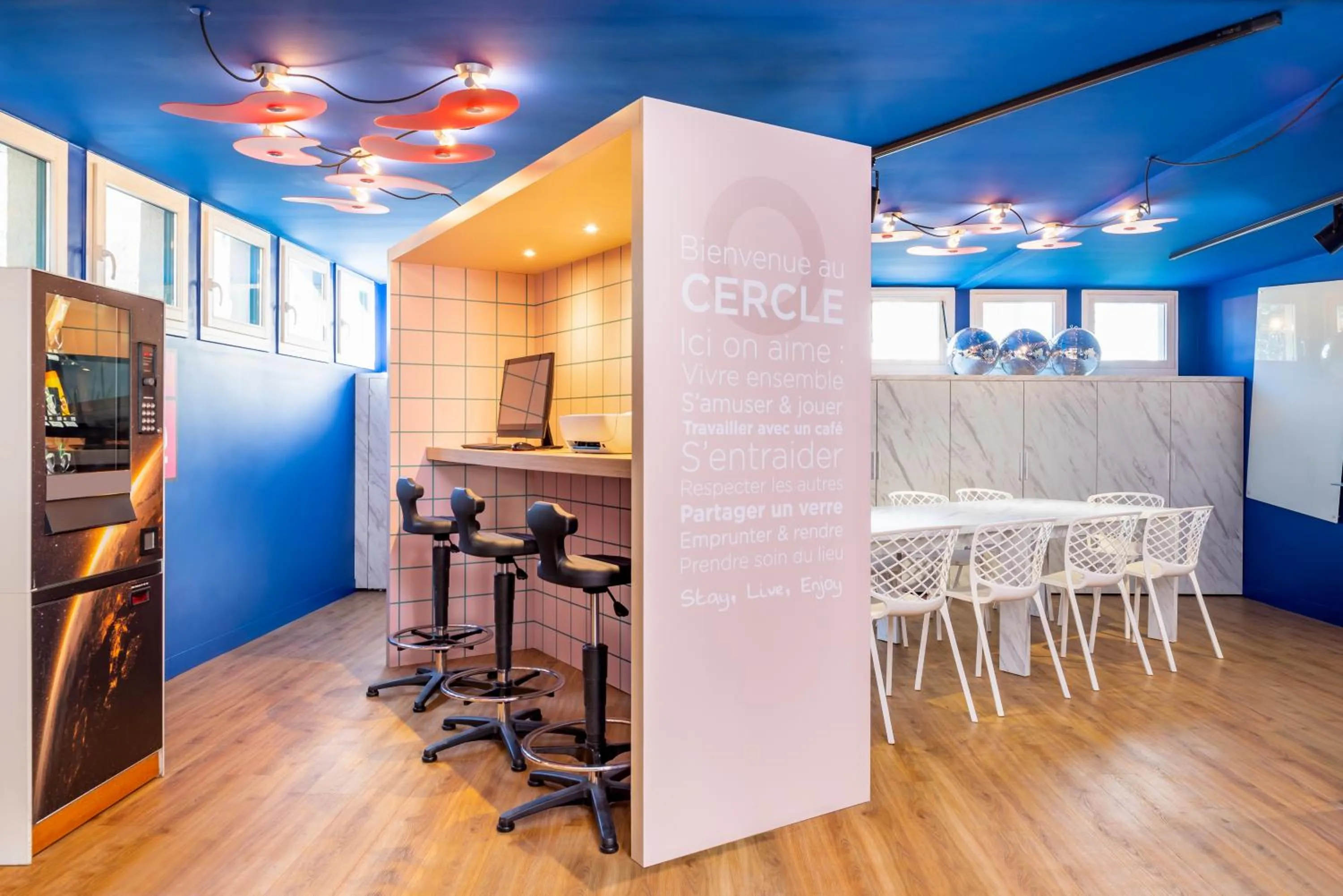 Lounge or bar in Aparthotel Adagio Val d'Europe près de Disneyland Paris