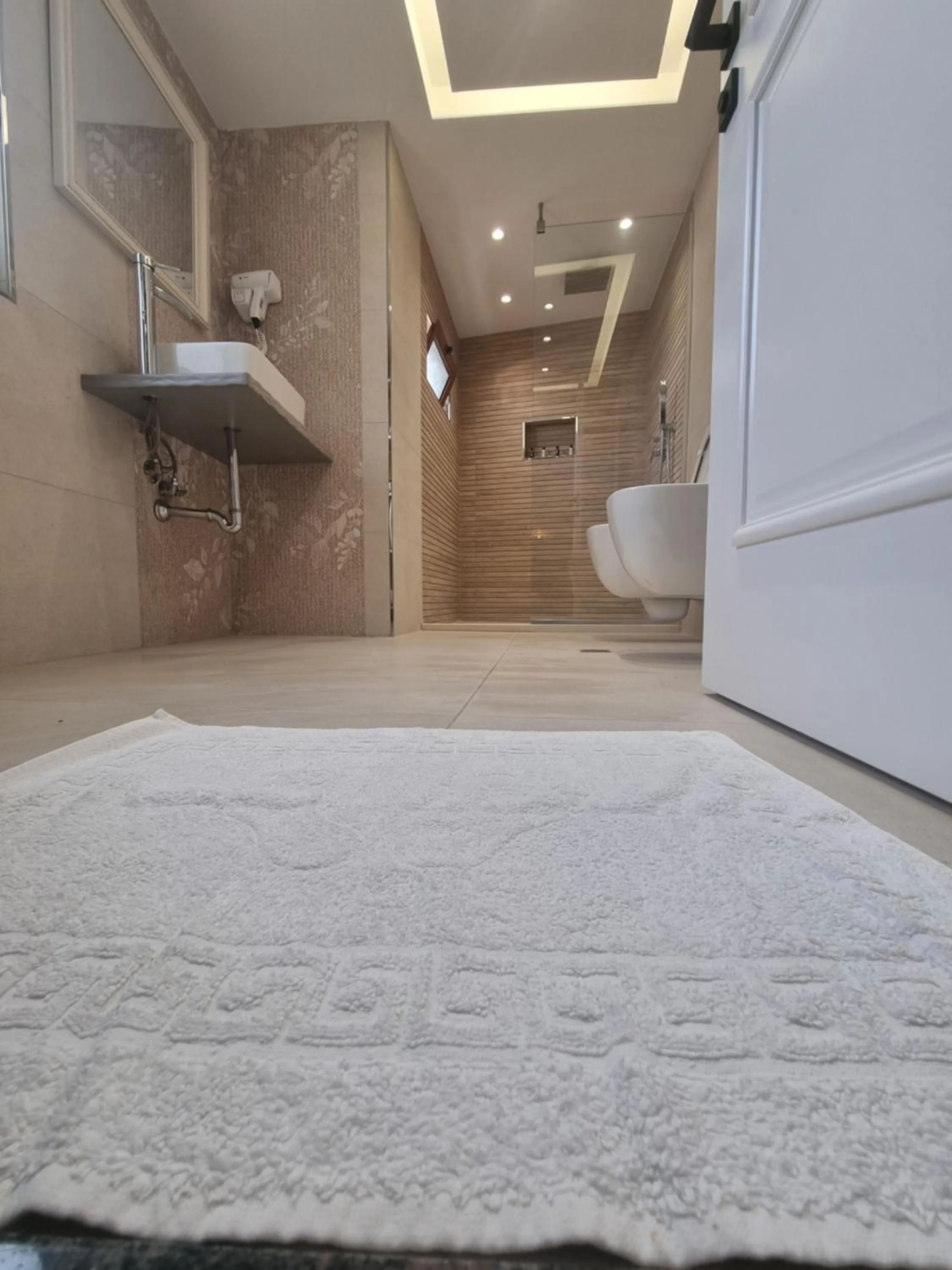 Shower in HOTEL VILA TWIX