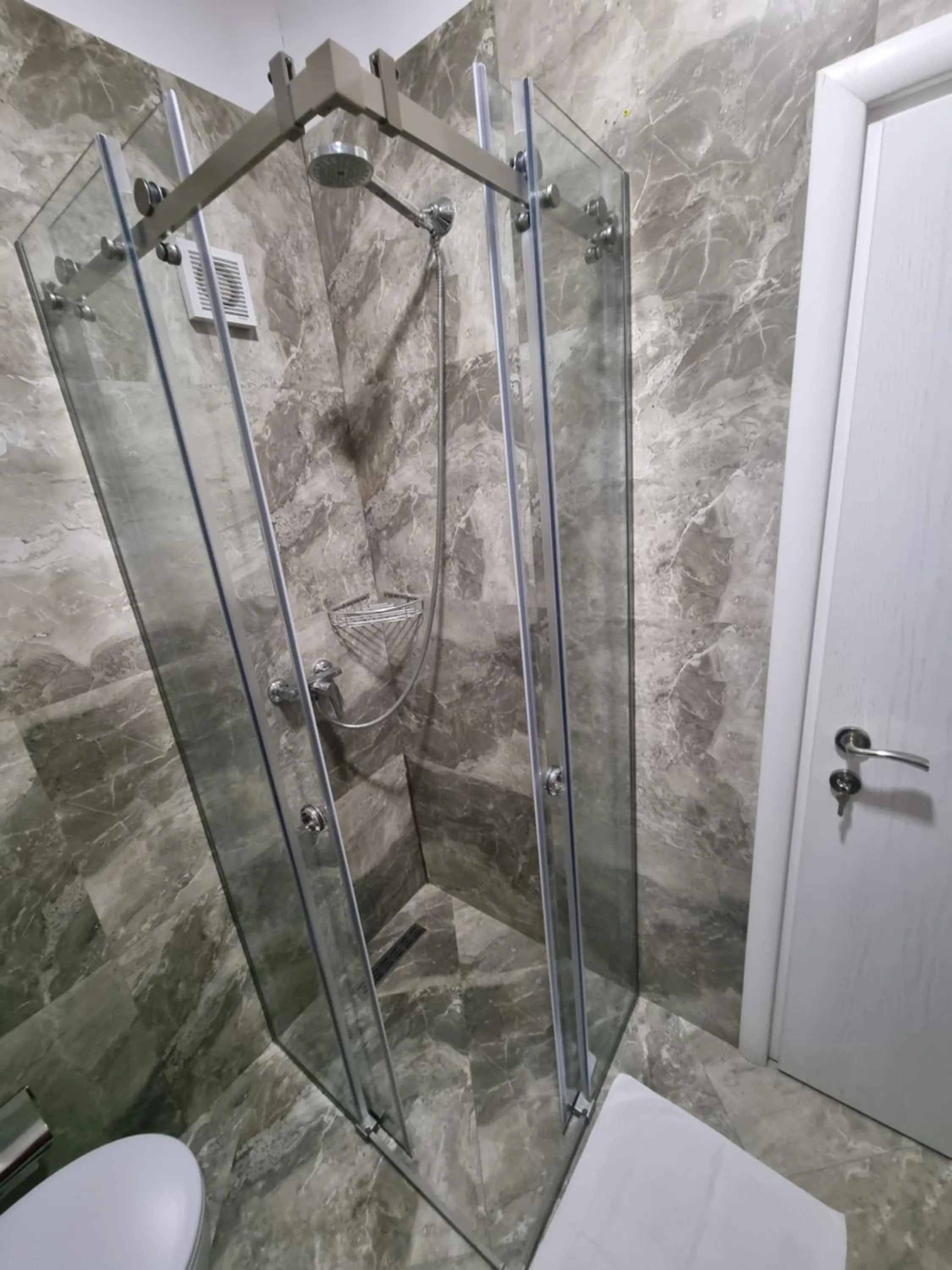 Shower in HOTEL VILA TWIX