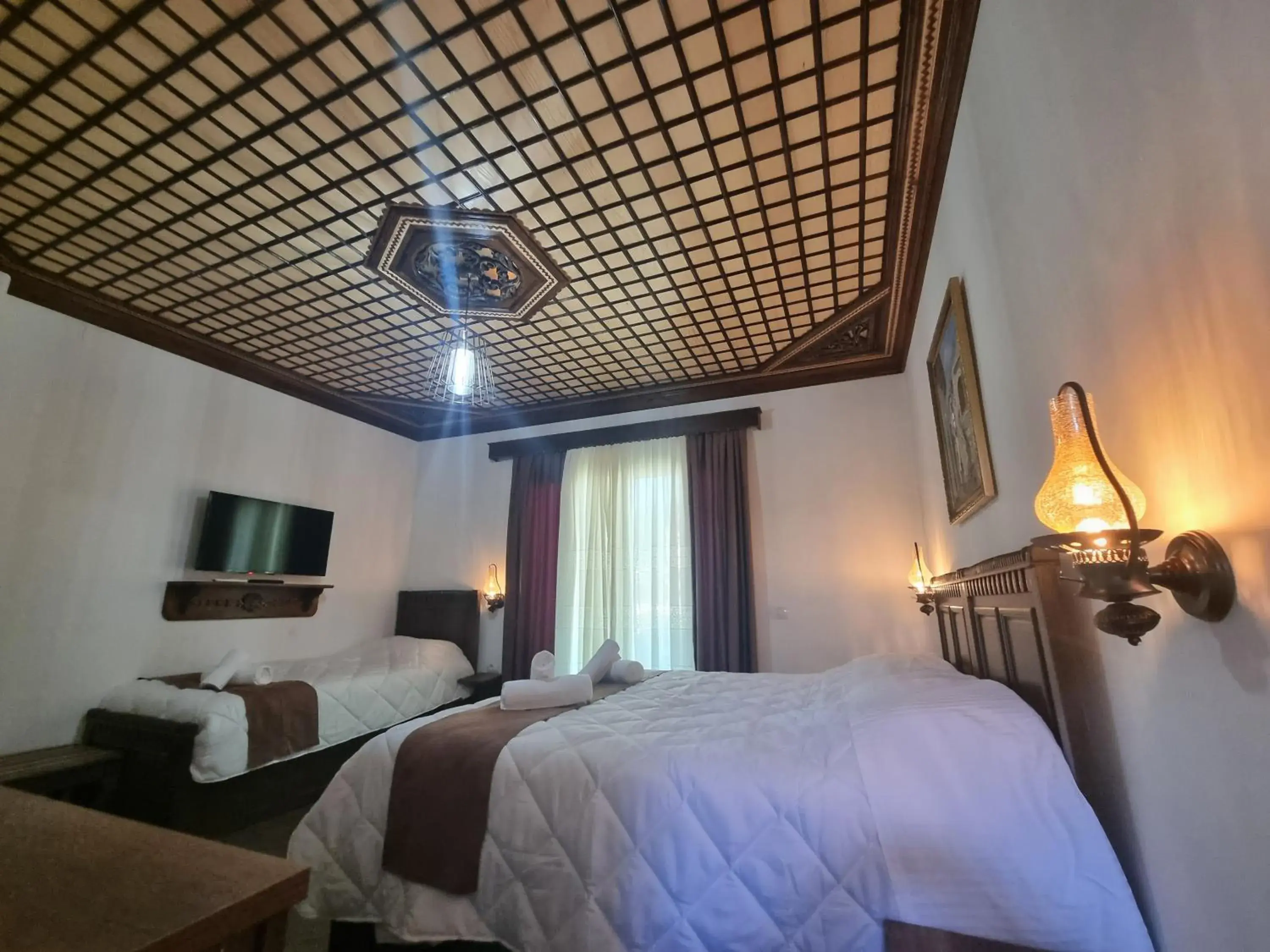 Deluxe Double Room (2 Adults + 1 Child) in HOTEL VILA TWIX Deluxe Double Room (2 Adults + 1 Child) in HOTEL VILA TWIX
