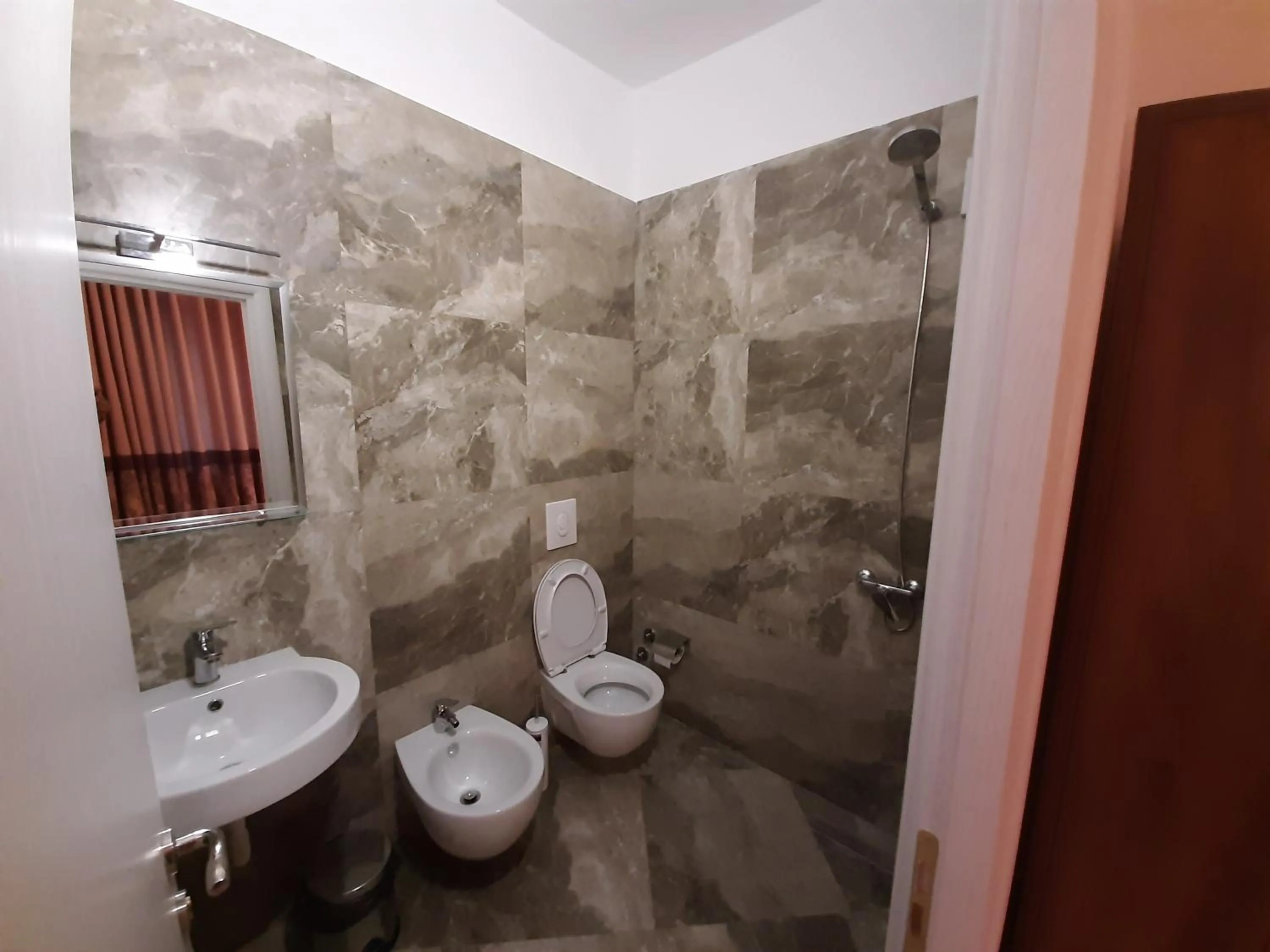 Toilet in HOTEL VILA TWIX