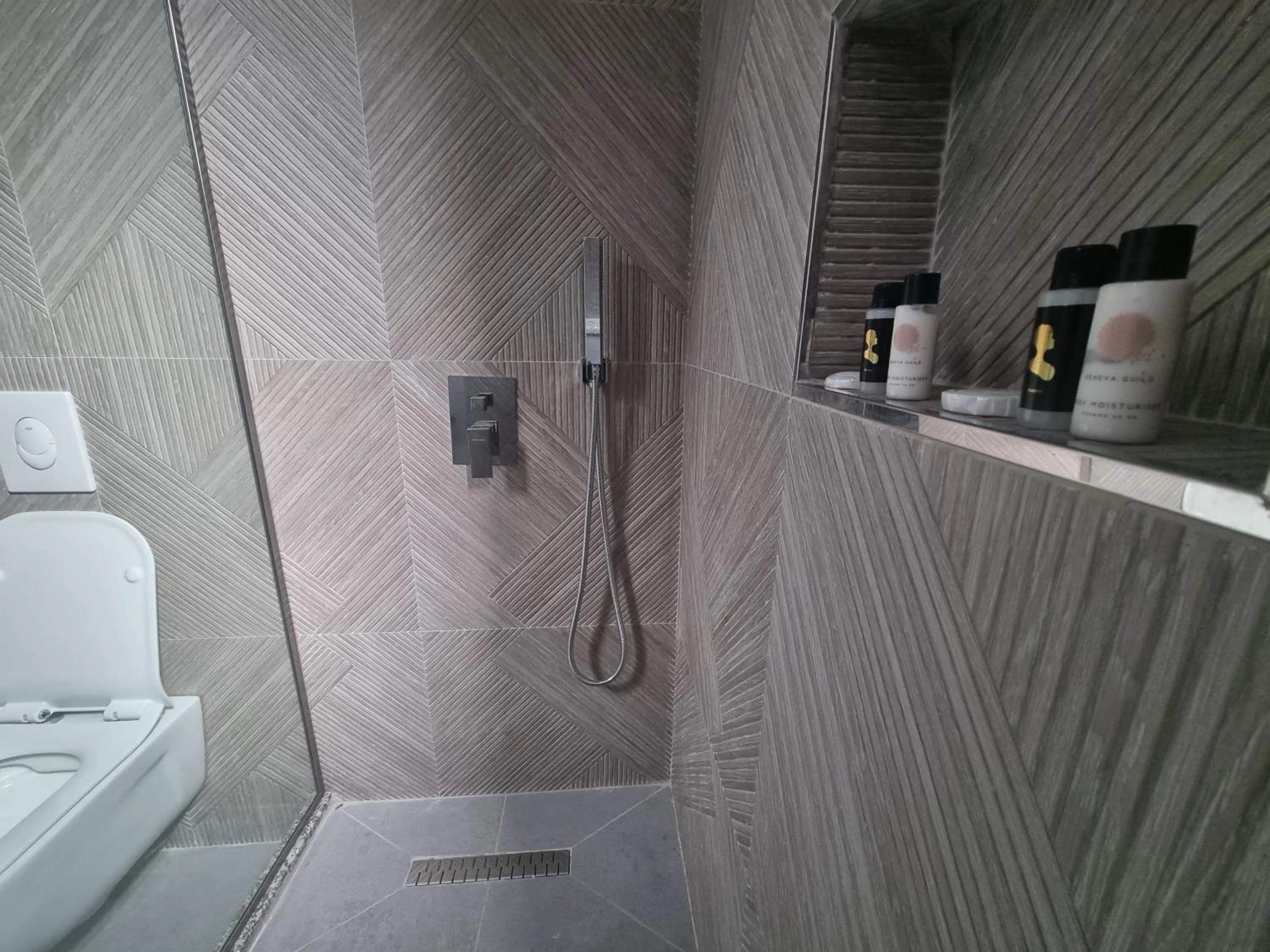 Shower in HOTEL VILA TWIX