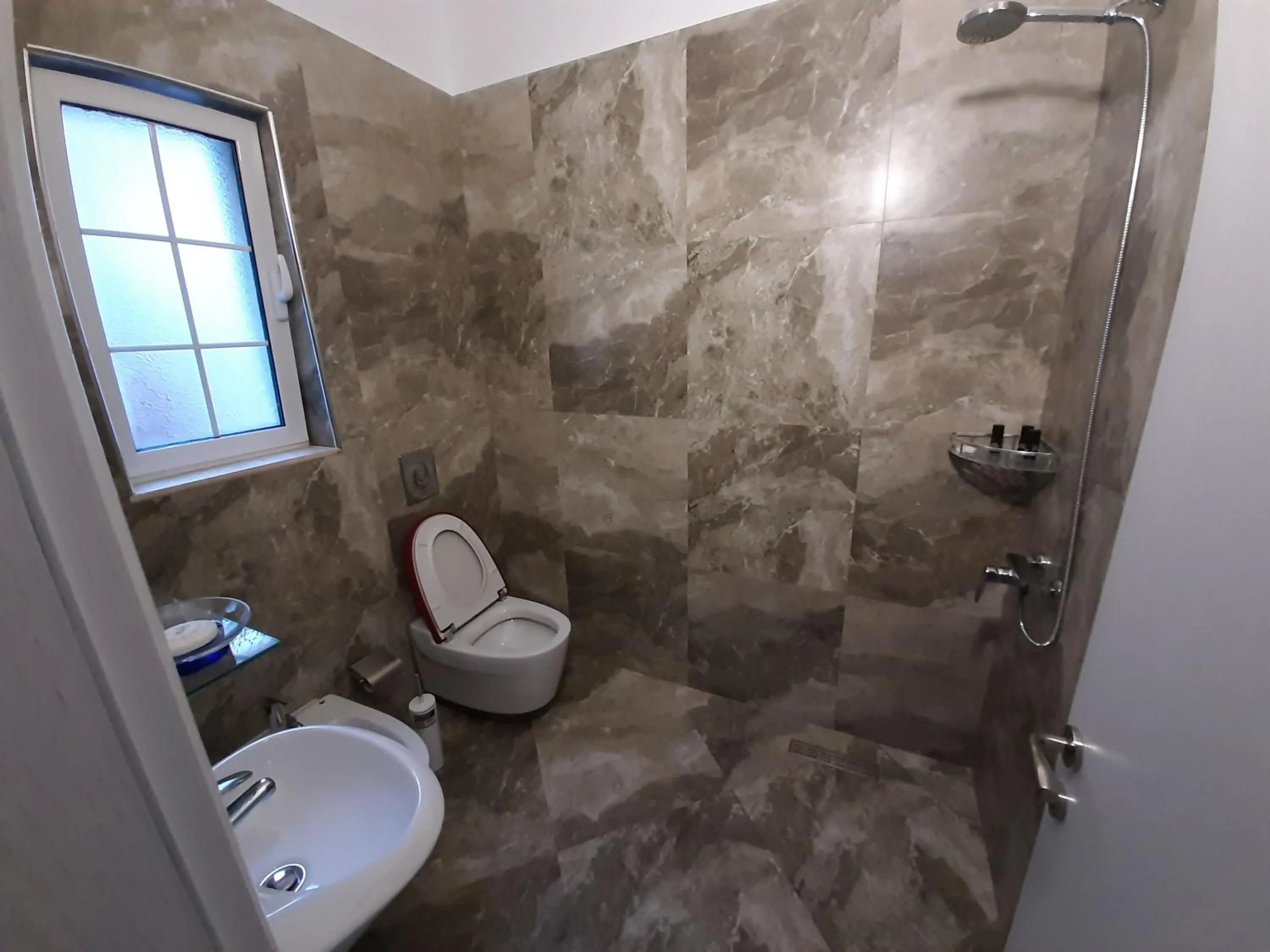 Shower in HOTEL VILA TWIX