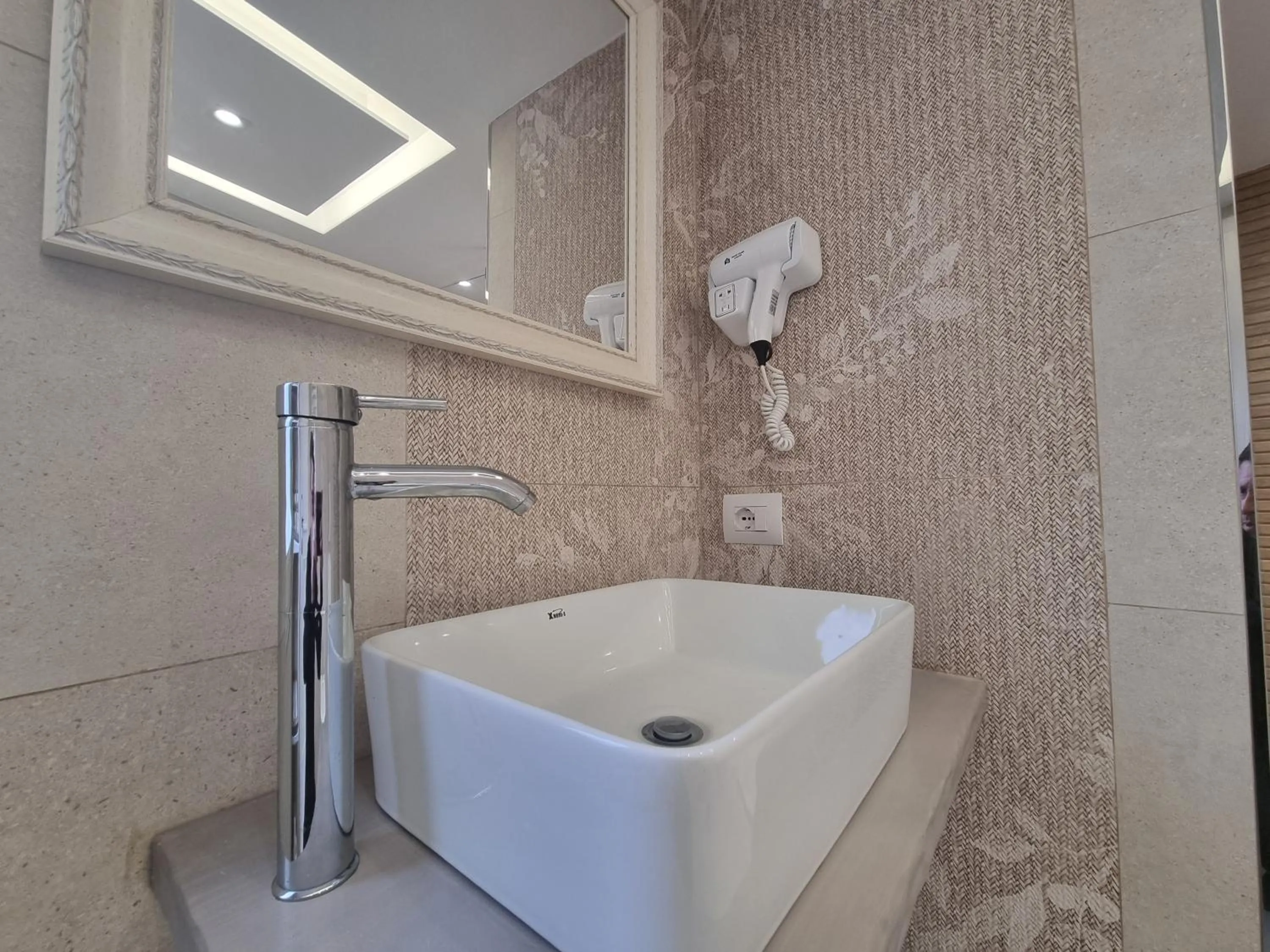 Shower in HOTEL VILA TWIX