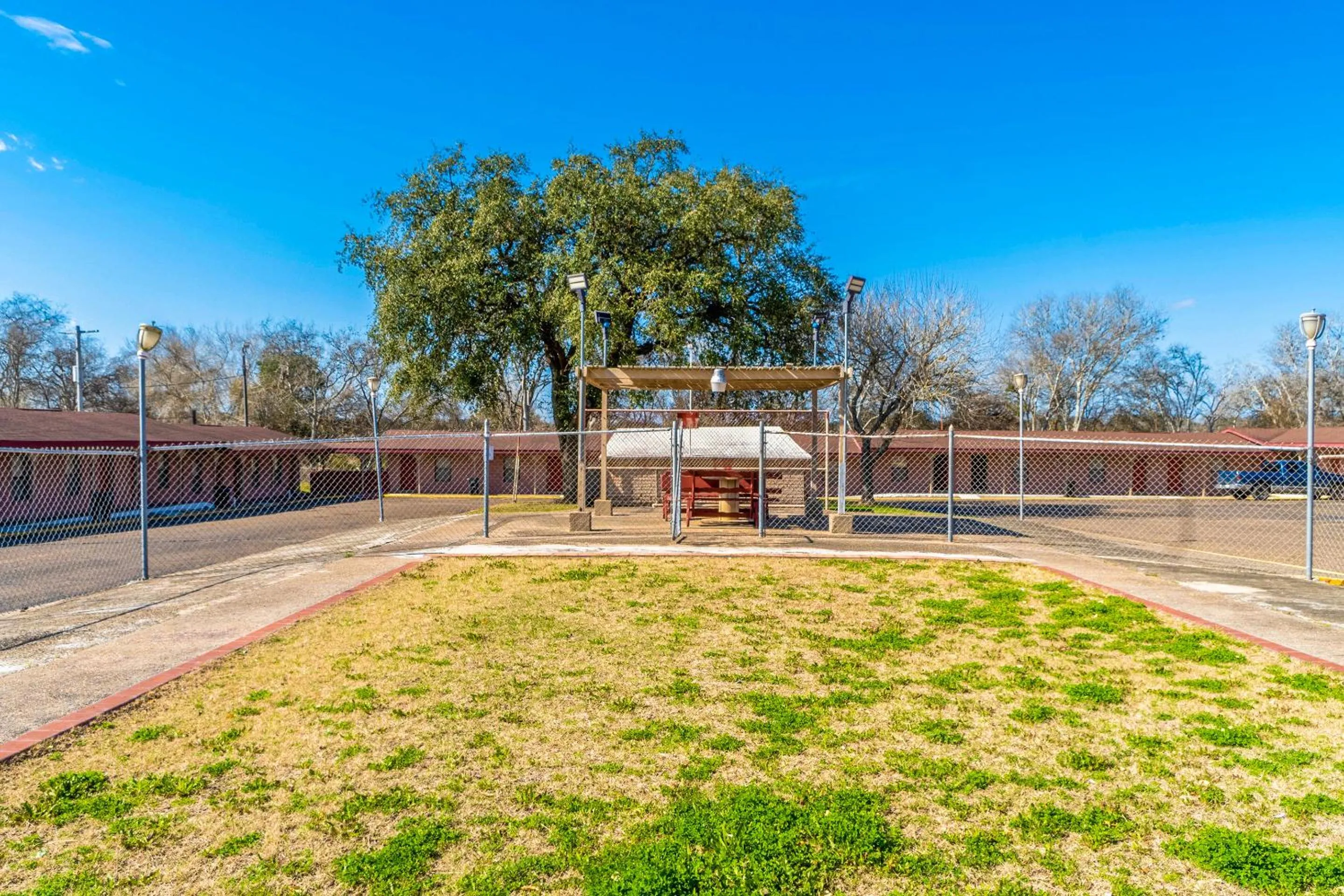 Area and facilities in Capital O Hotel Beeville -US 181