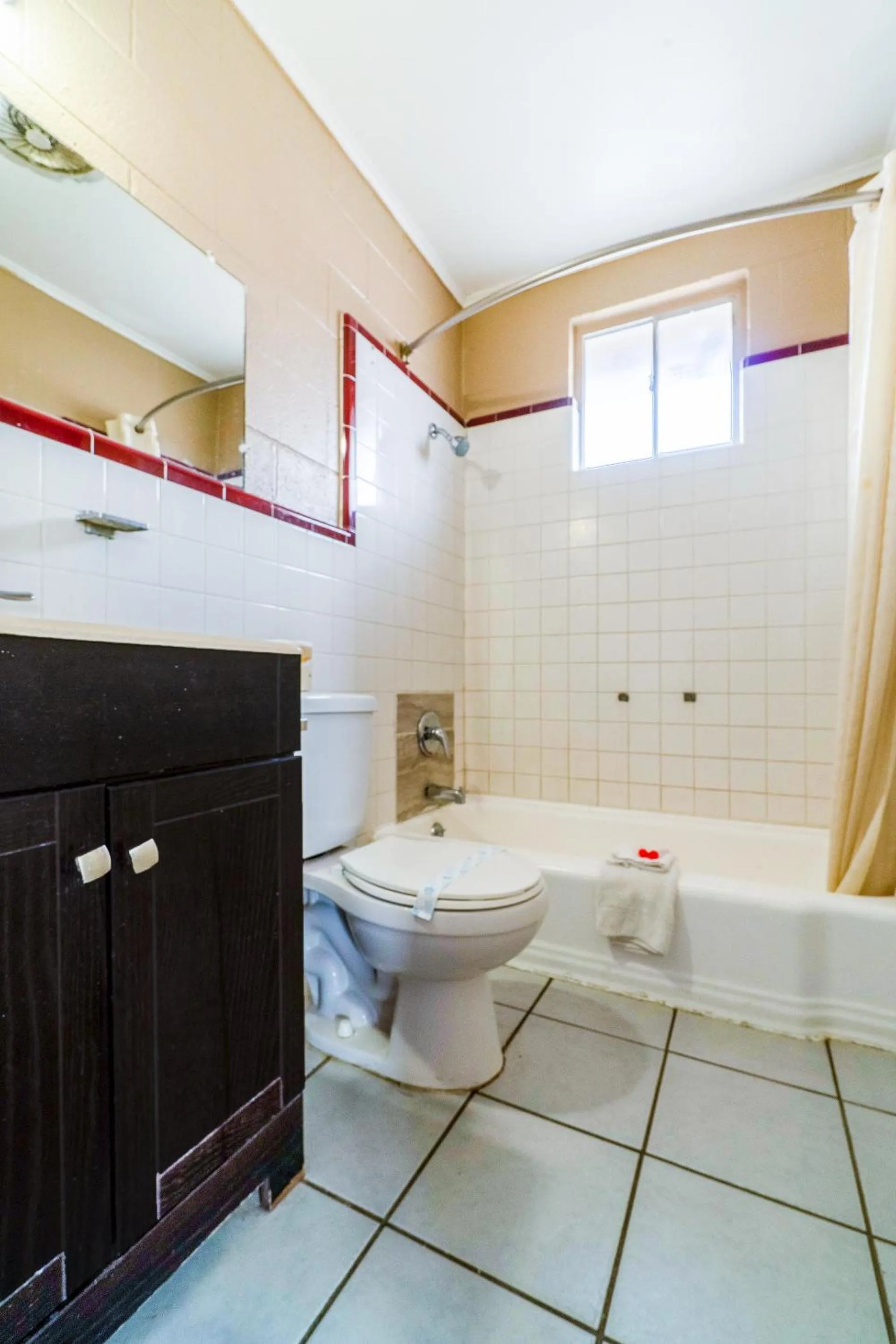 Bathroom in Capital O Hotel Beeville -US 181