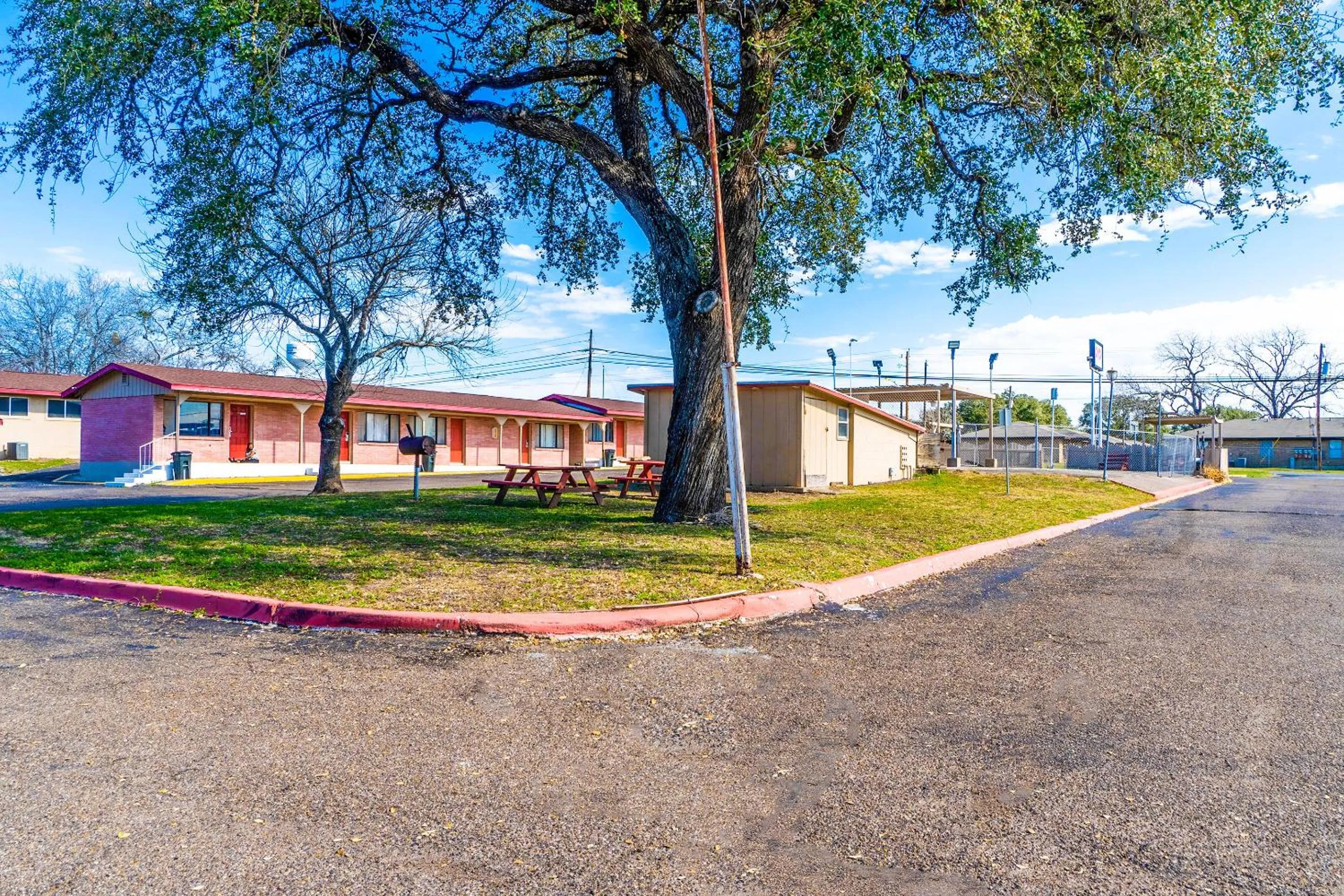 Property building in Capital O Hotel Beeville -US 181