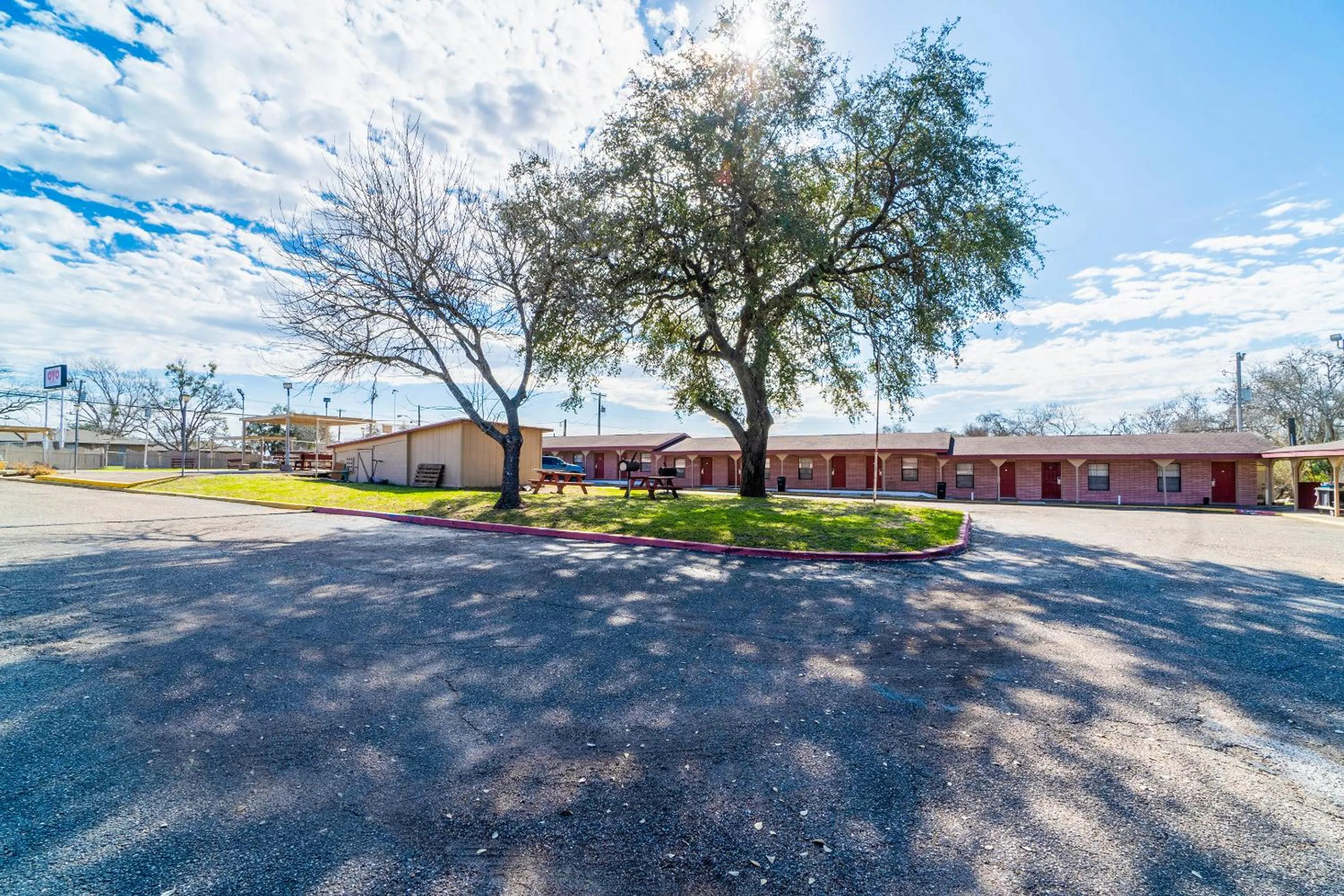 Area and facilities in Capital O Hotel Beeville -US 181