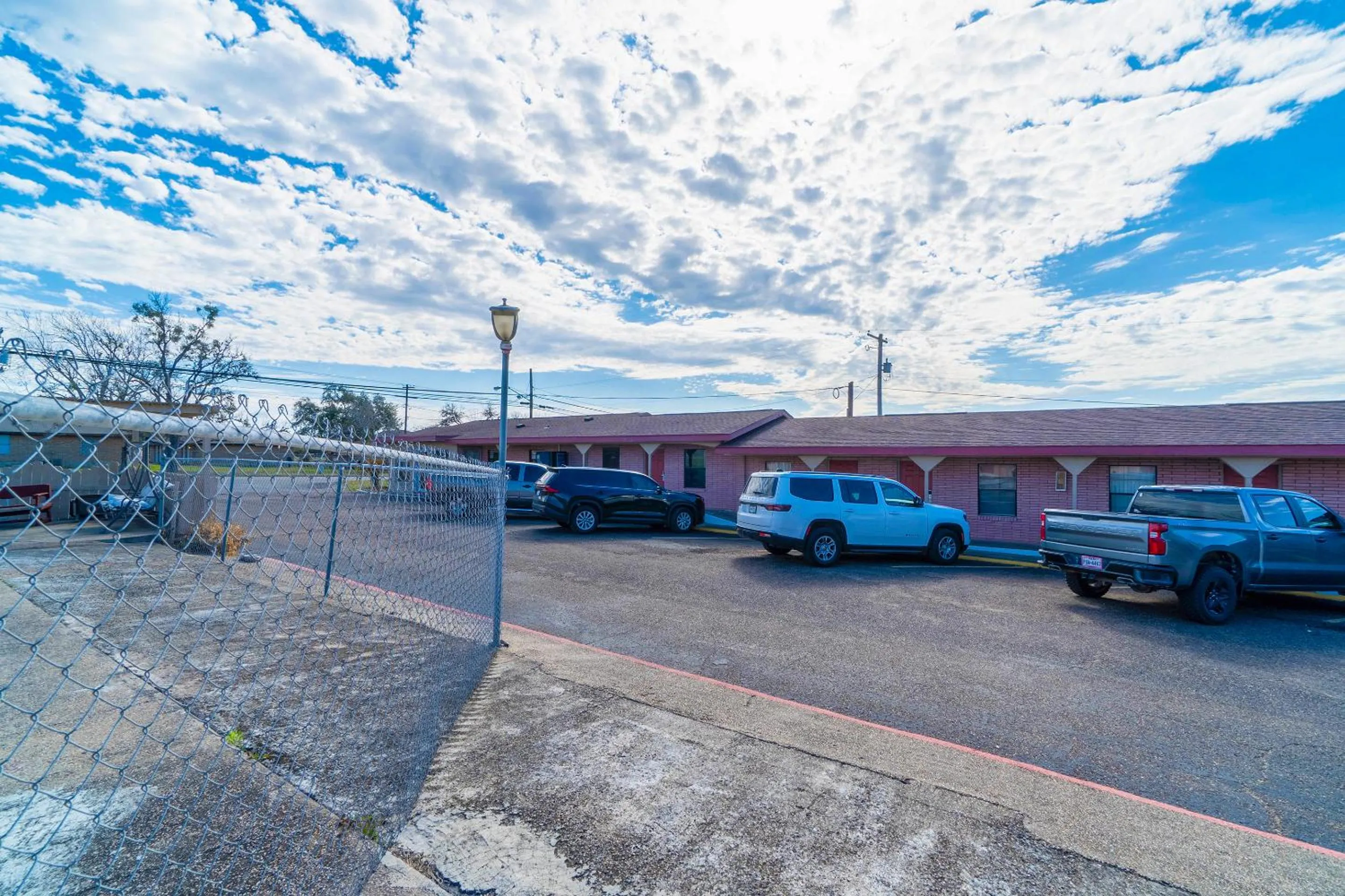 Parking in Capital O Hotel Beeville -US 181