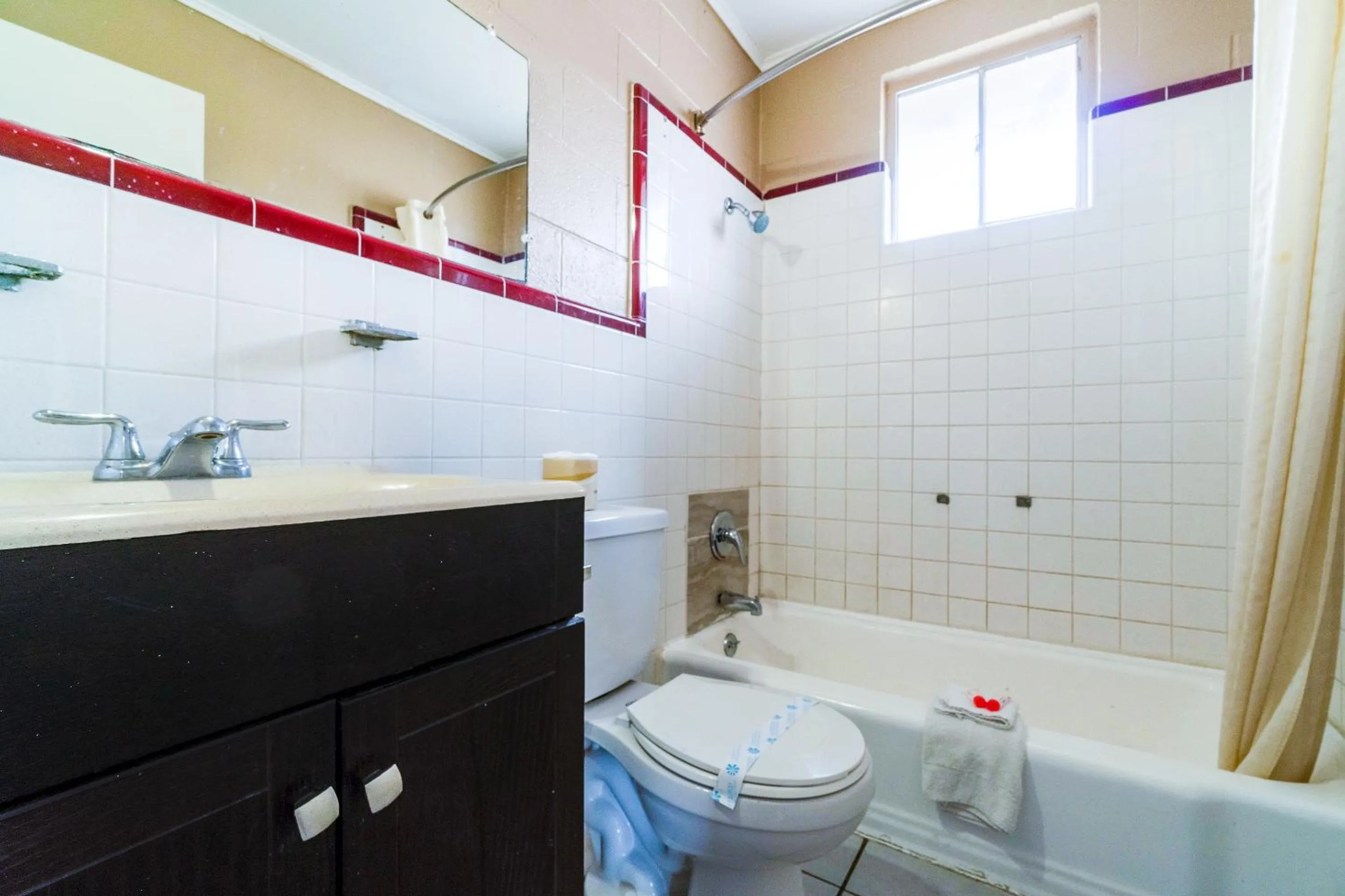 Bathroom in Capital O Hotel Beeville -US 181