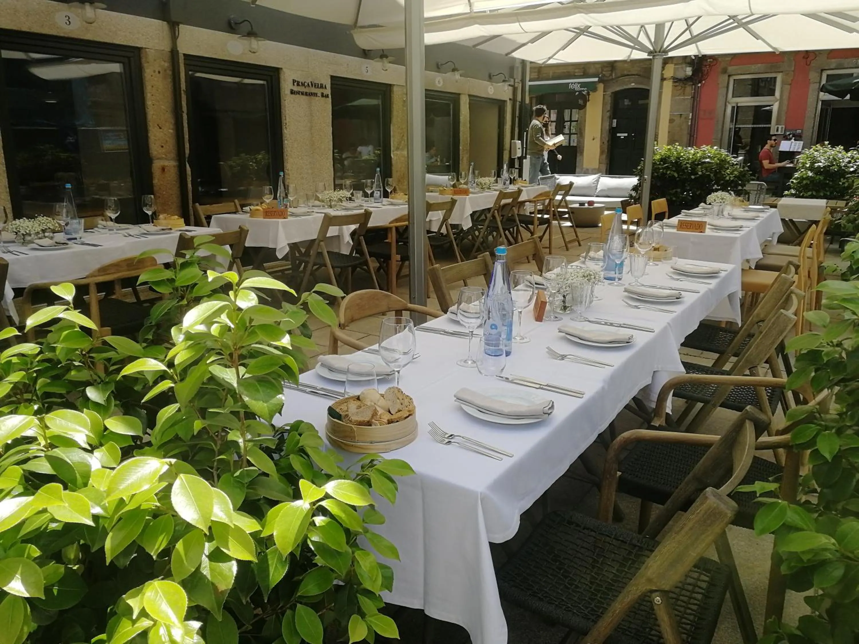 Restaurant/places to eat in Porta Nova Collection House