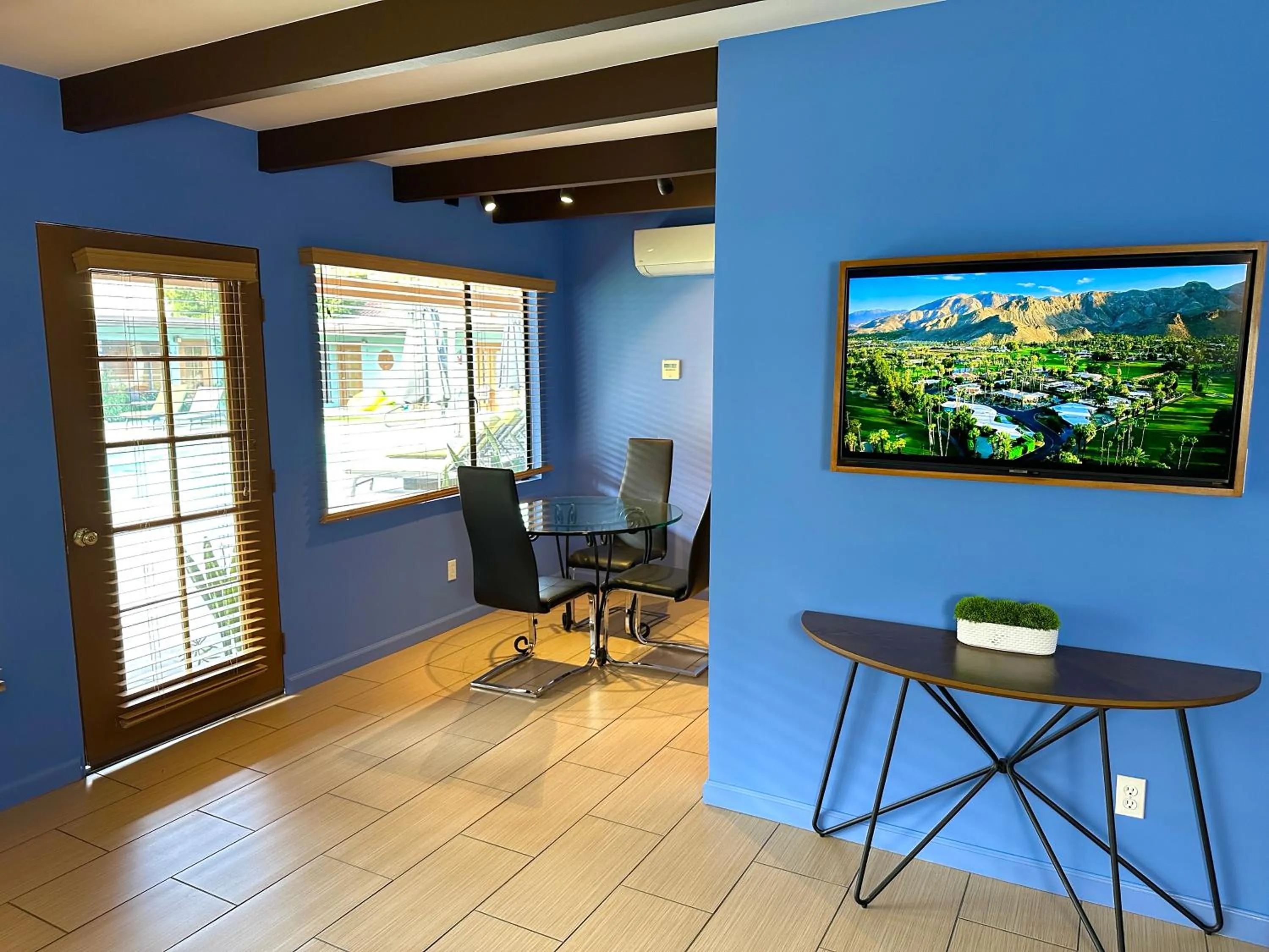 Vista Grande Resort - A Gay Men's Resort