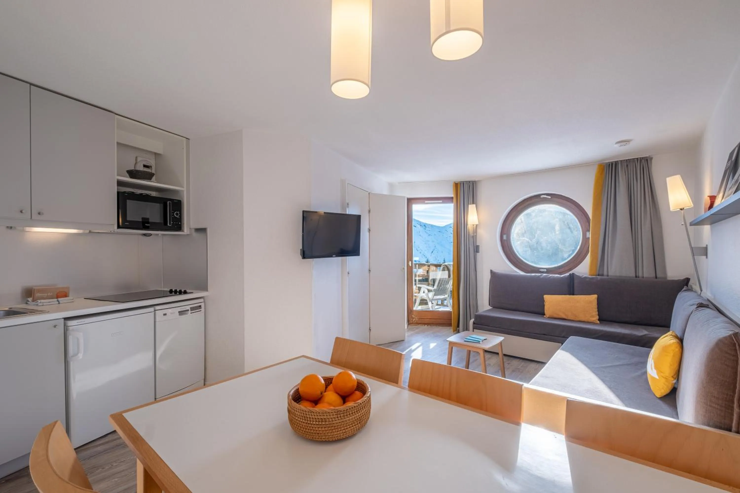 Communal lounge/ TV room in Résidence Pierre & Vacances Saskia Falaise