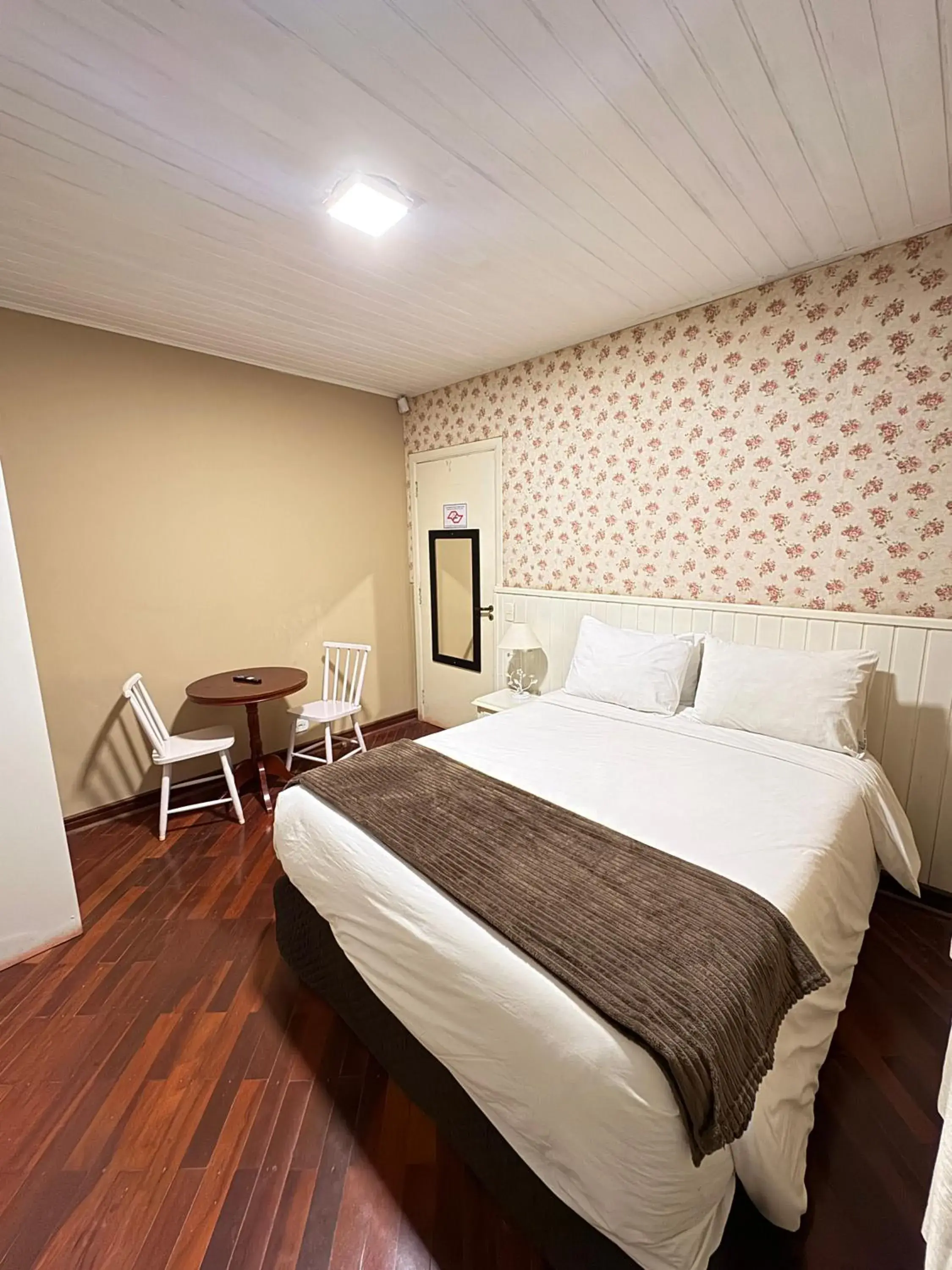 Double Room with Patio in Pousada Refúgio das Rosas - Campos do Jordão Double Room with Patio in Pousada Refúgio das Rosas - Campos do Jordão