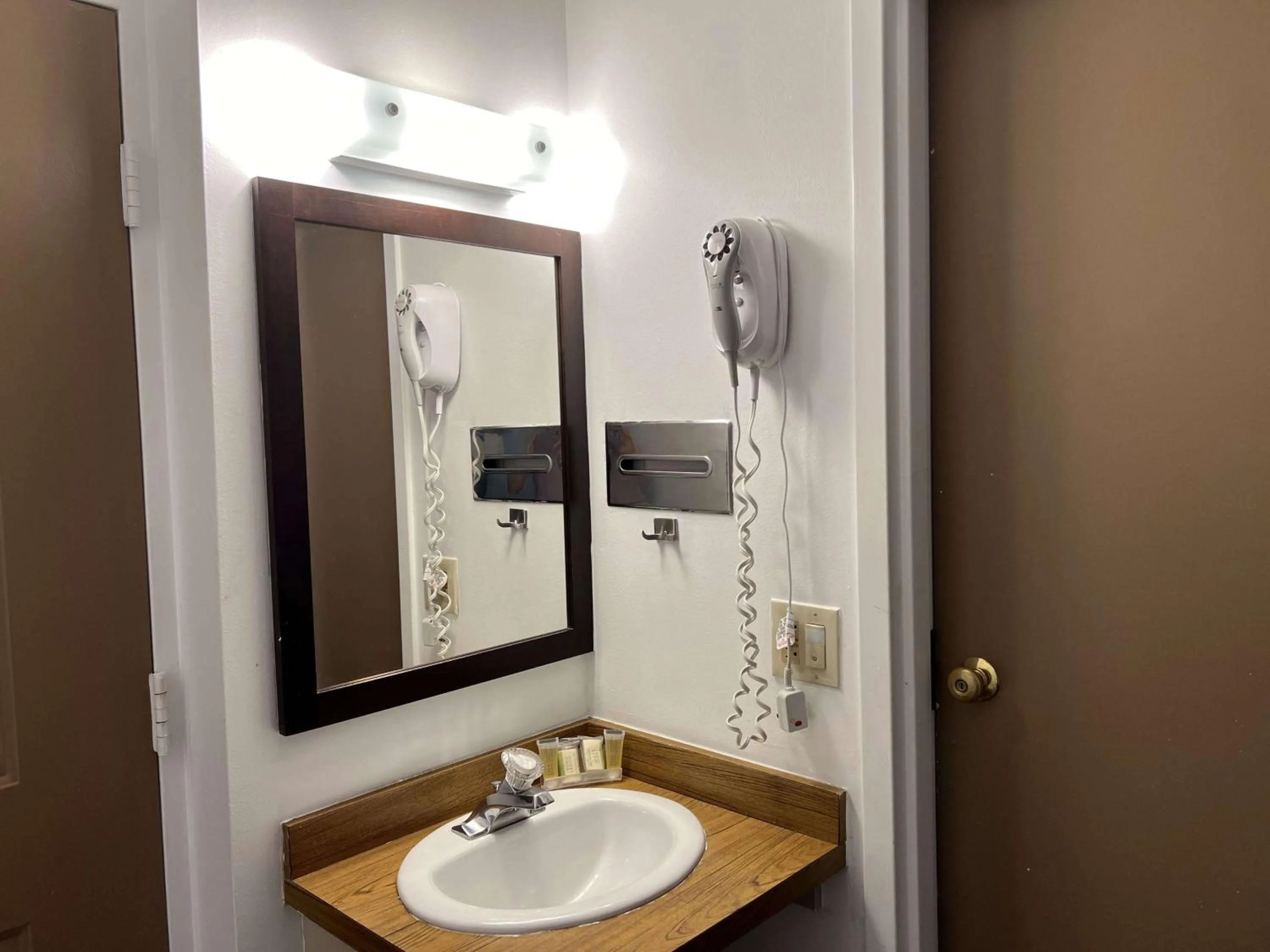 TV and multimedia in Travelodge by Wyndham Hershey