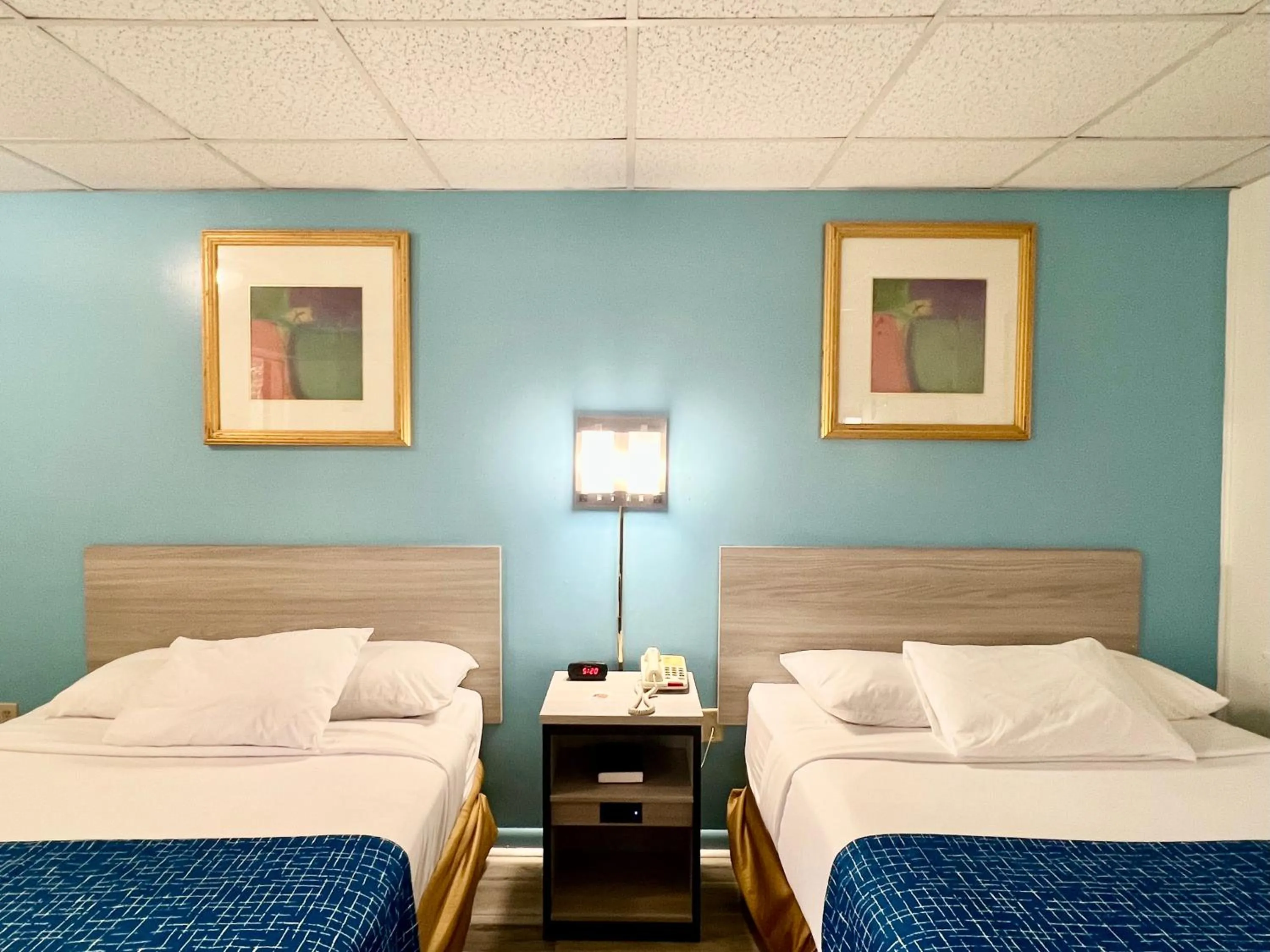Bed in Travelodge by Wyndham Hershey