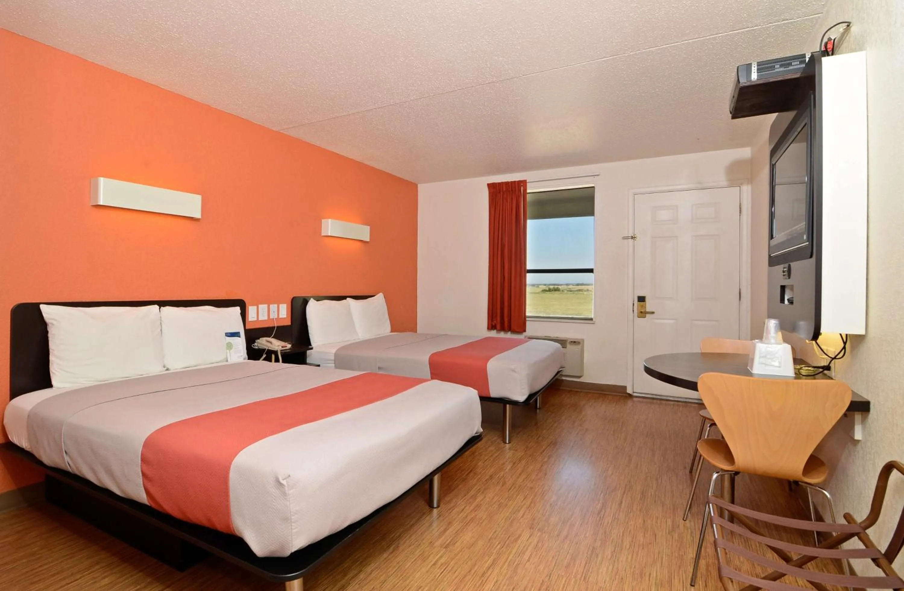 TV and multimedia, Bed in Motel 6-South Haven, KS