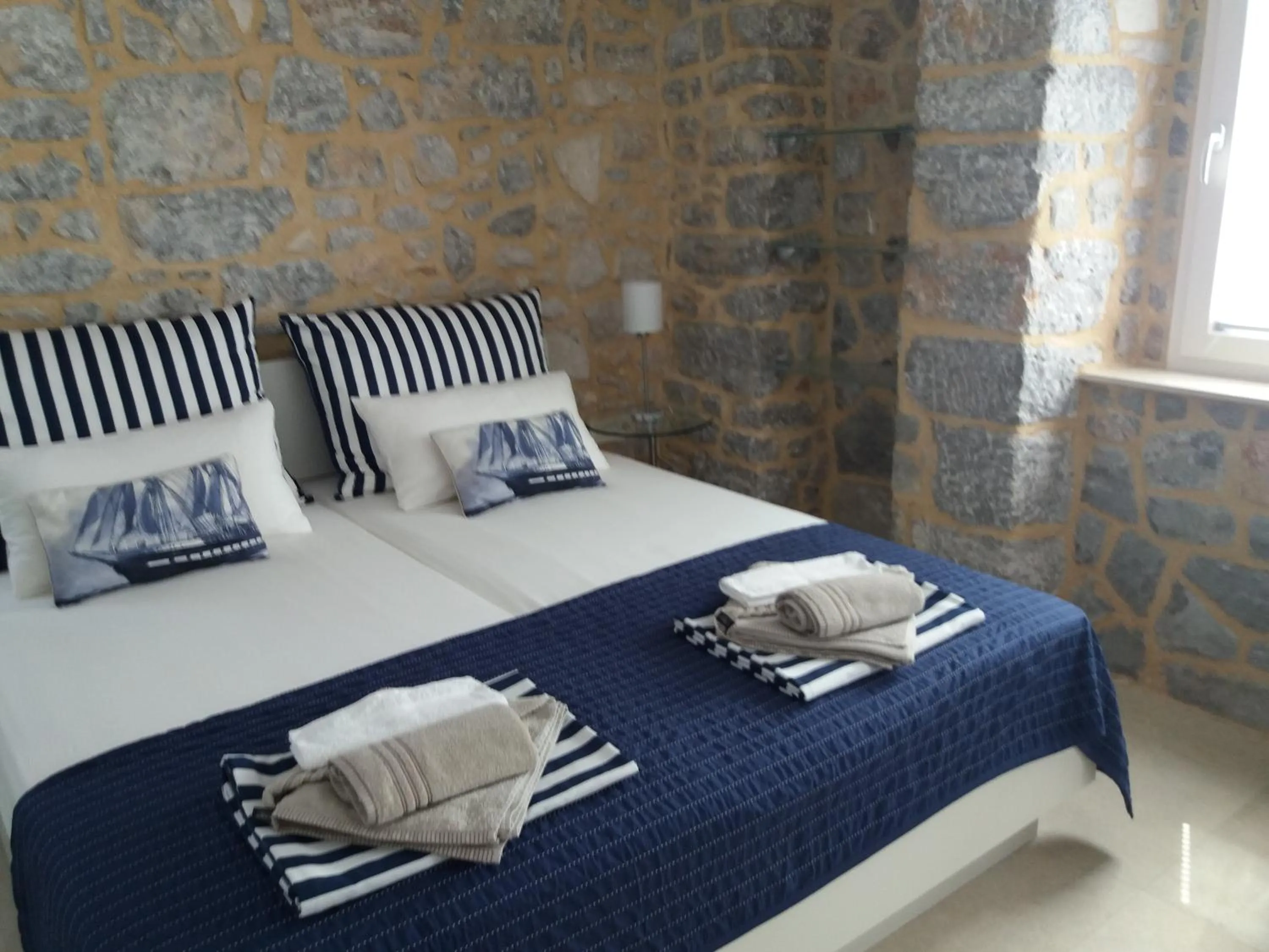 Decorative detail, Bed in Villetta Nautica Faggioni