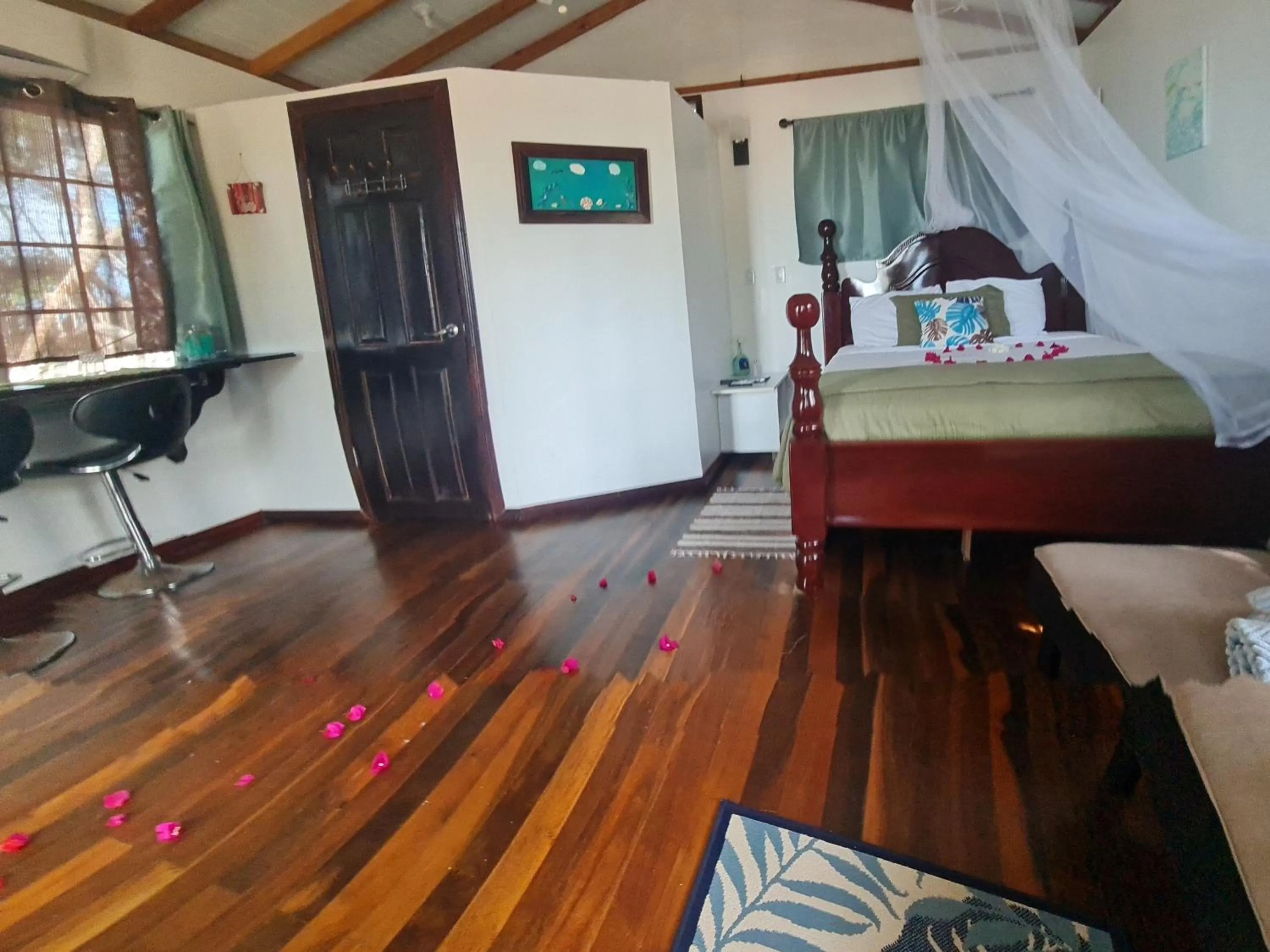 Photo of the whole room, Bed in Seaside Chateau Resort