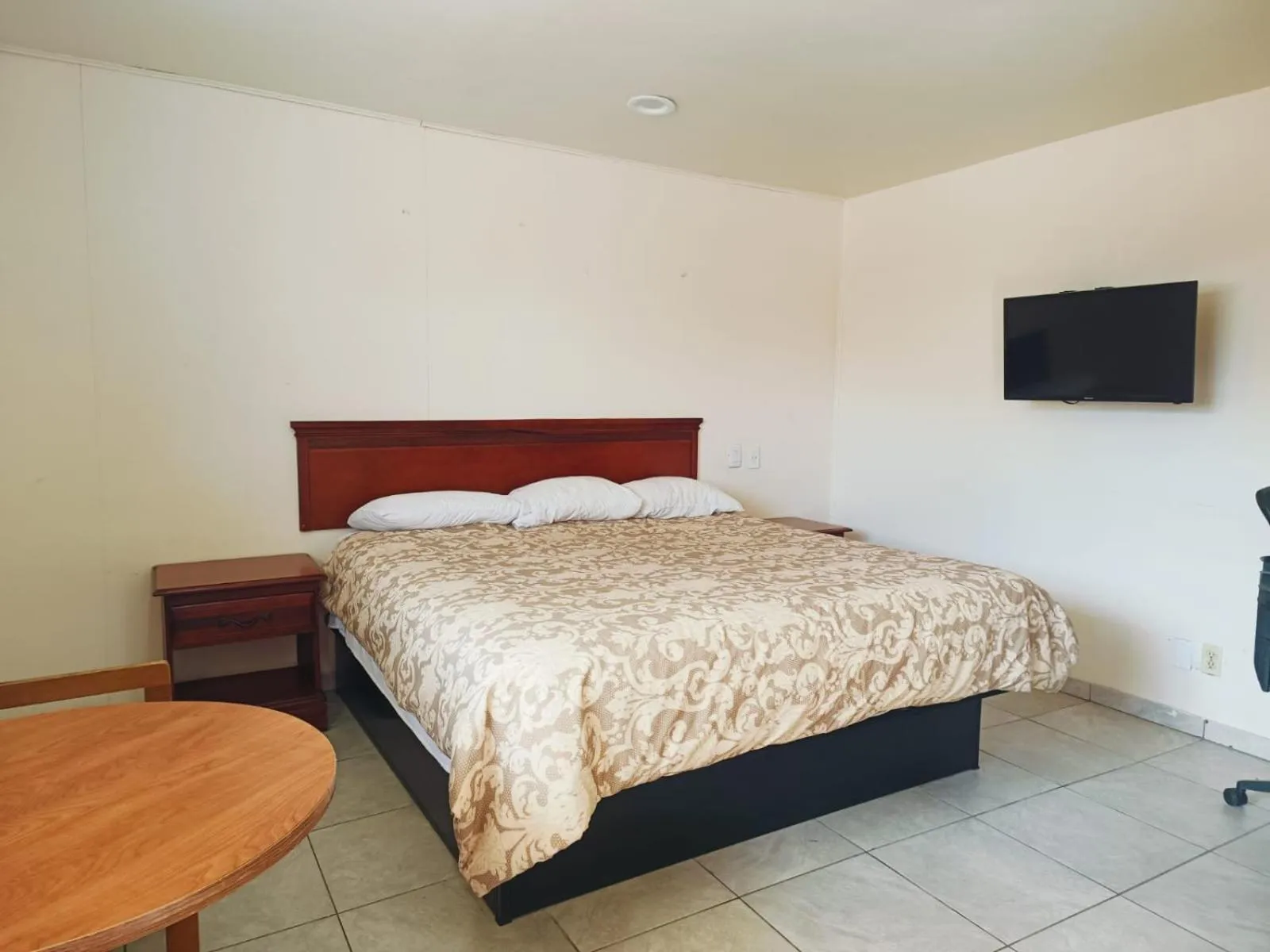 Bedroom, Bed in Pen Ann by Capital O Pharr-McAllen TX