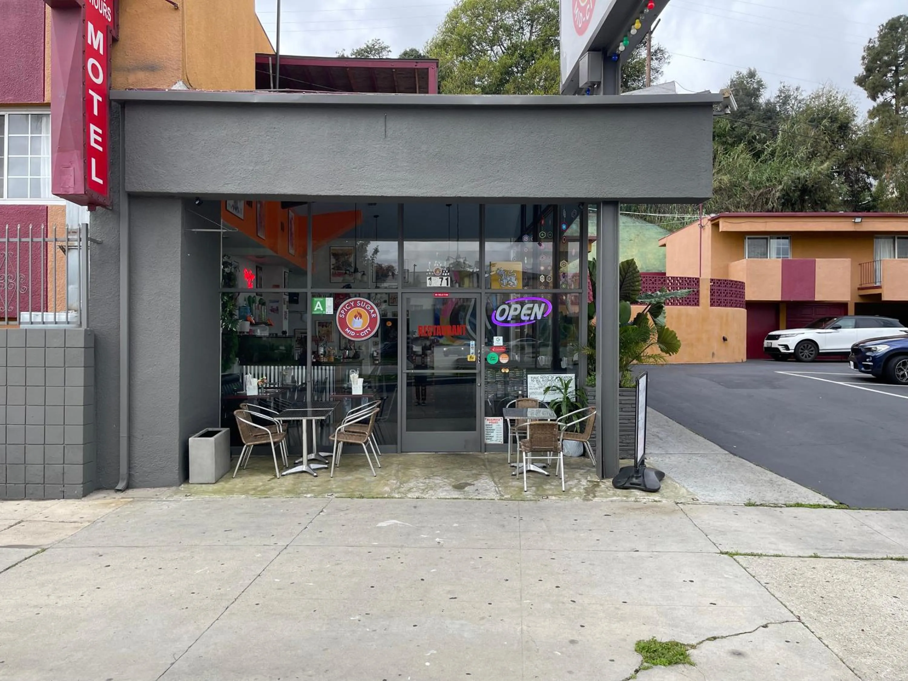 Restaurant/places to eat in Relax Inn