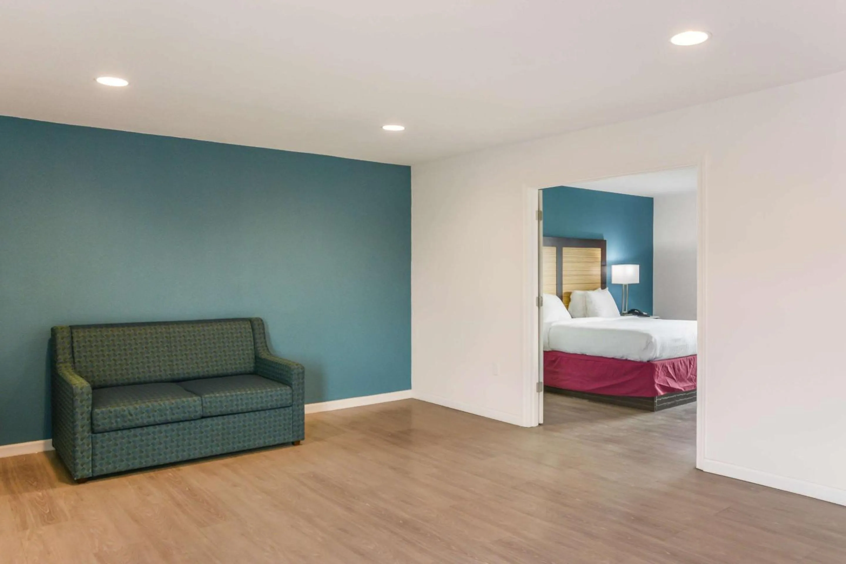 Bedroom, Bed in Rodeway Inn Milford