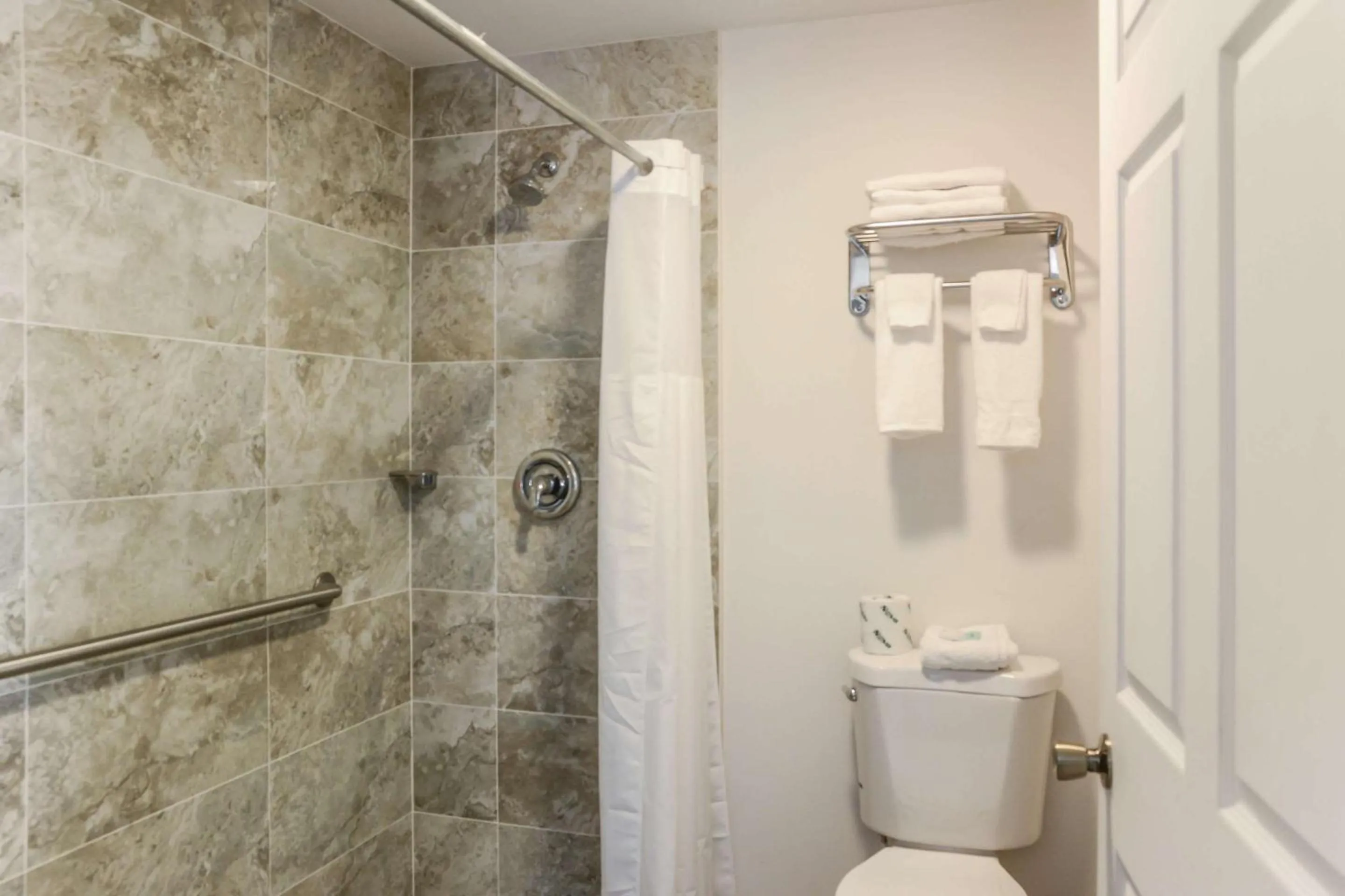 Bedroom in Rodeway Inn Milford