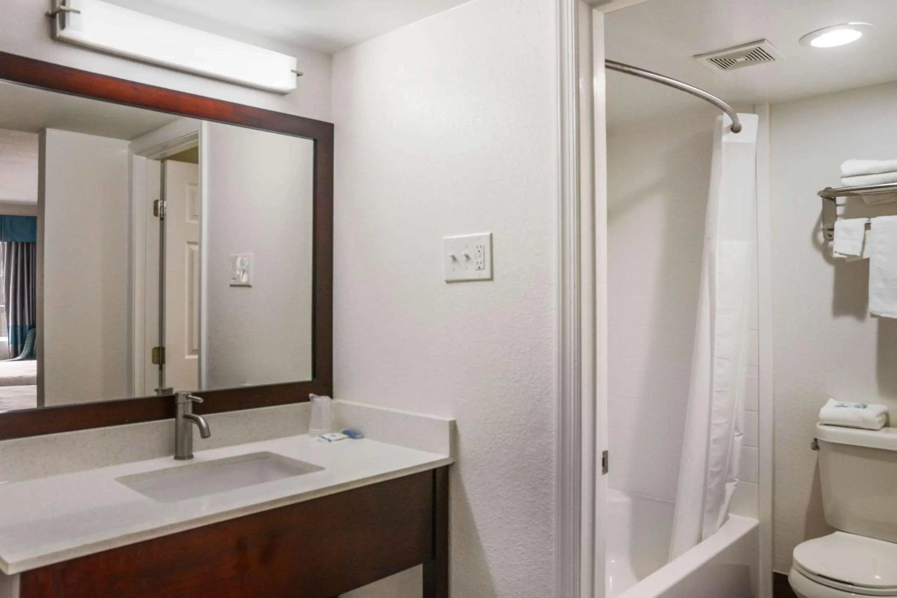 Bedroom in Rodeway Inn Milford