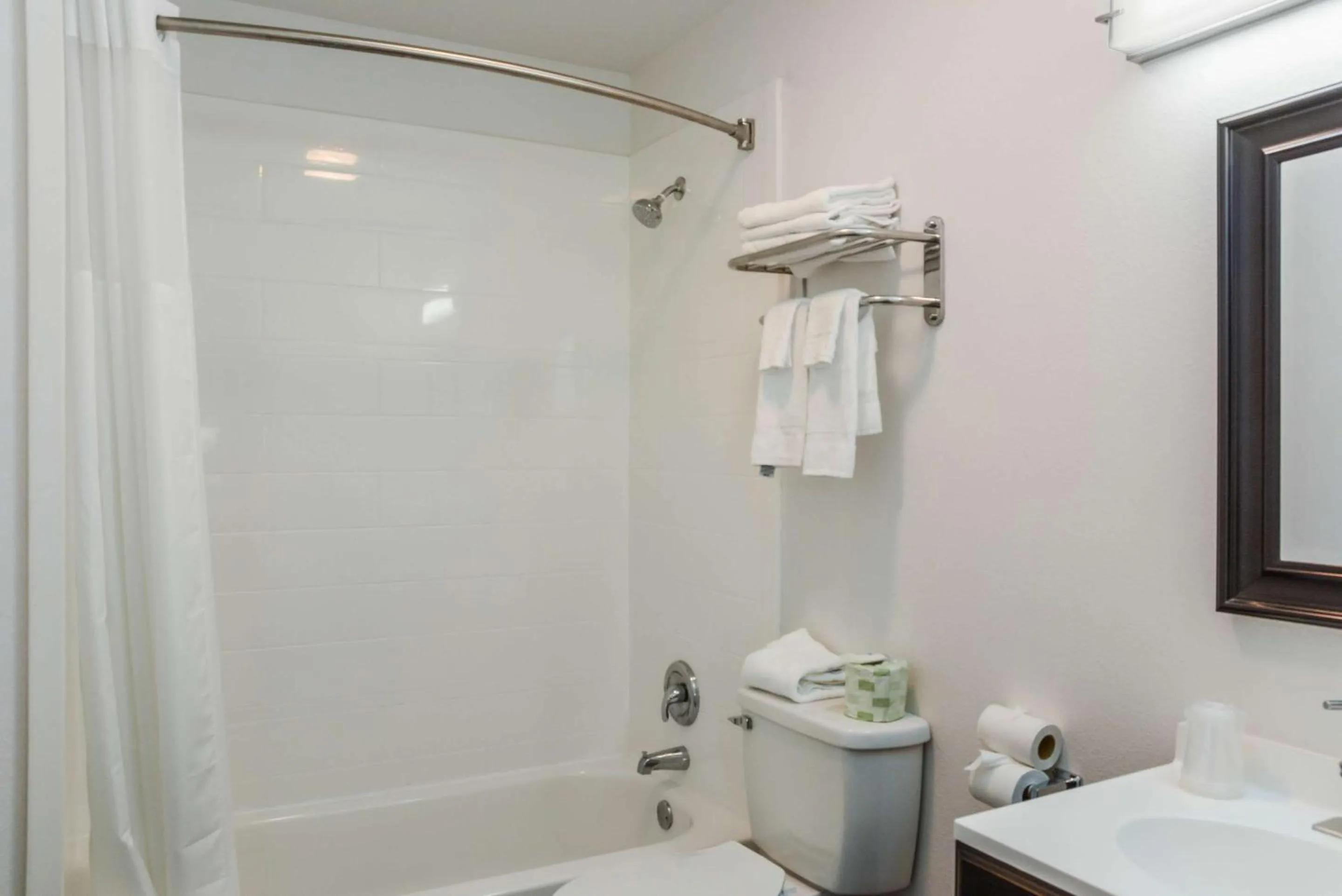 Bedroom in Rodeway Inn Milford