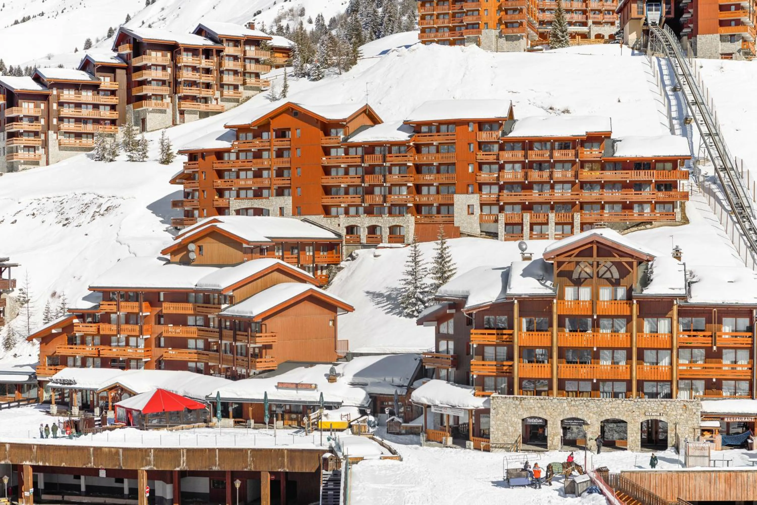 Property building in Résidence Pierre & Vacances Les Sentiers du Tueda