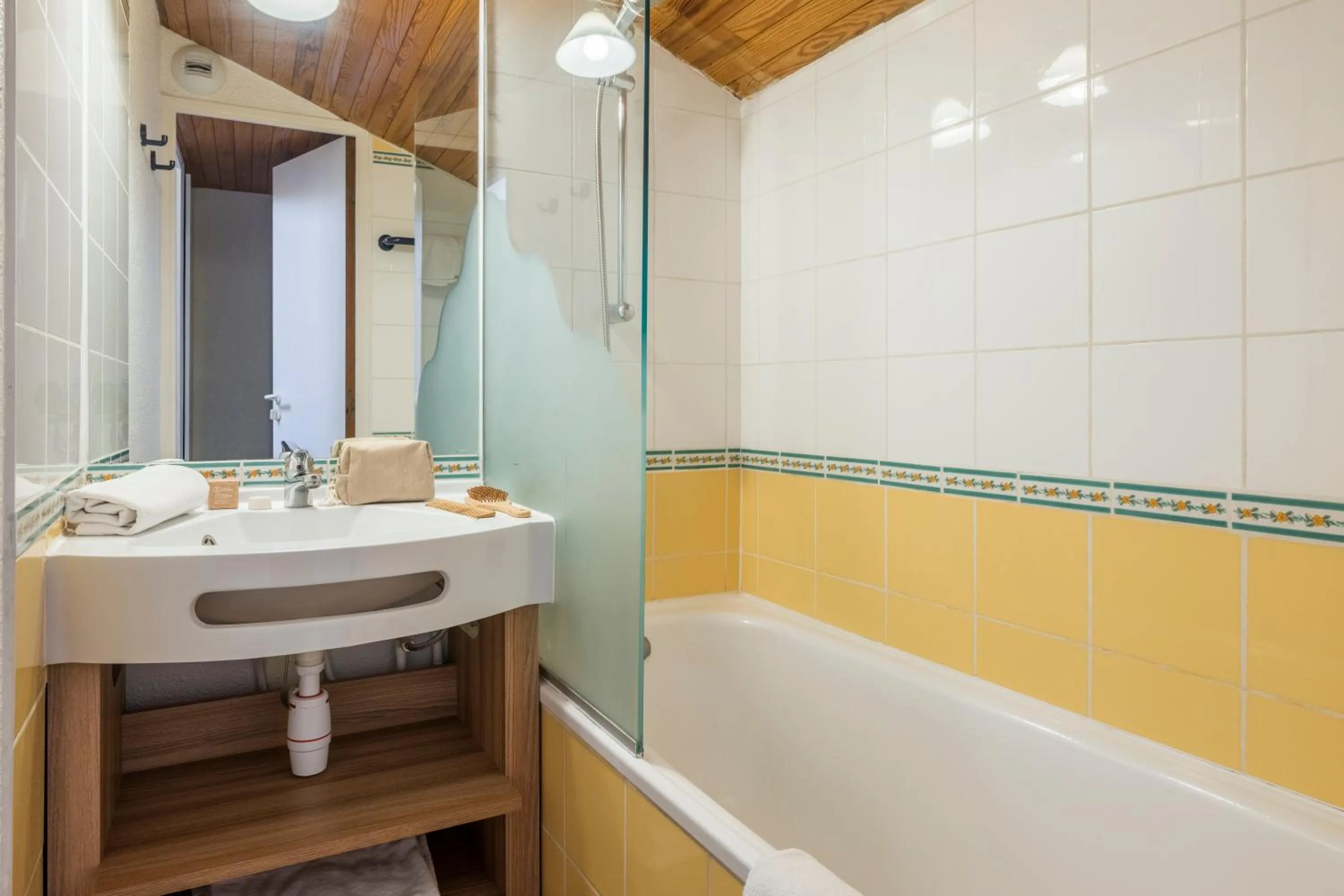 Shower in Résidence Pierre & Vacances Les Sentiers du Tueda