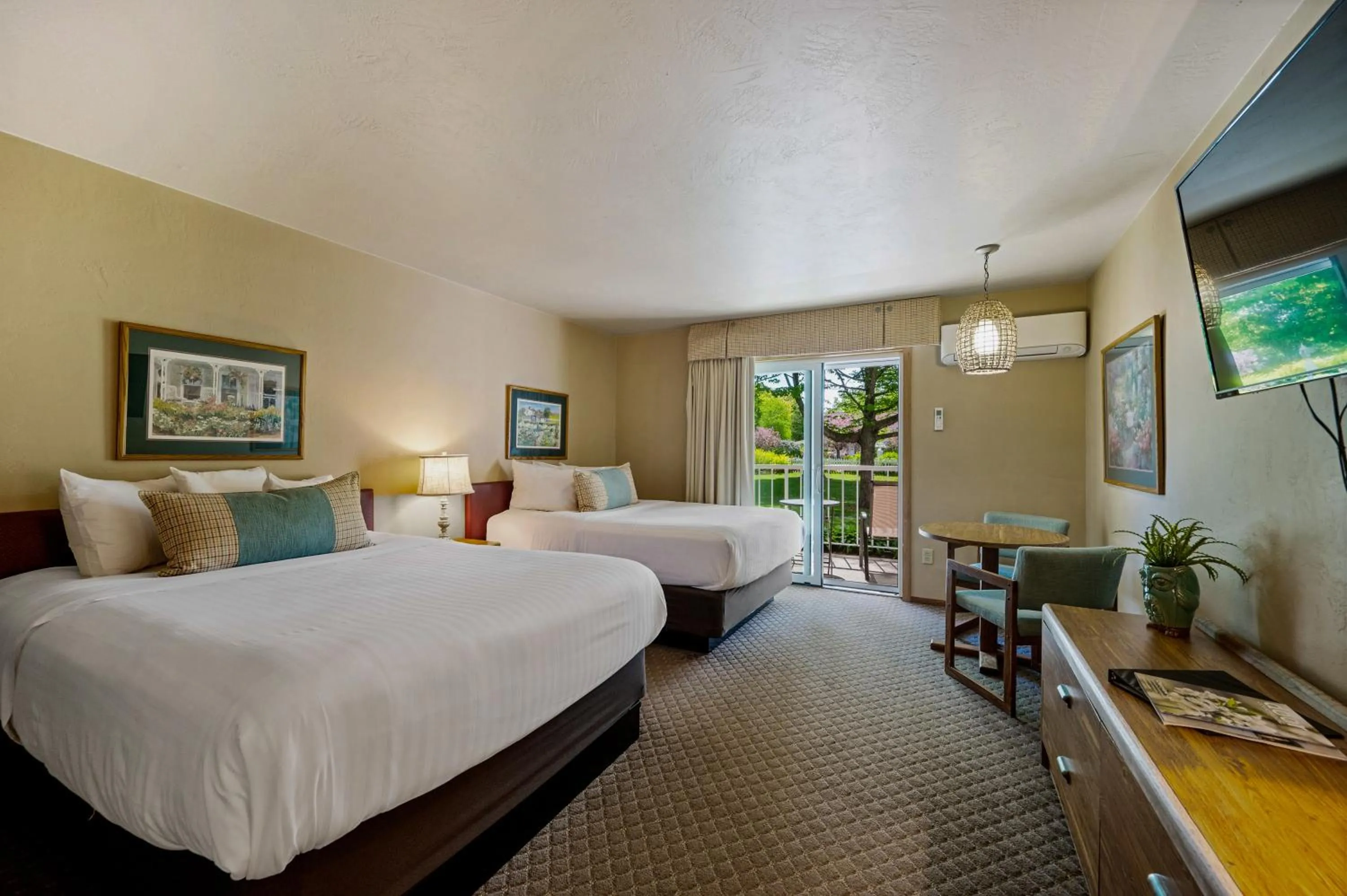 Photo of the whole room, Bed in Somerset Inn & Suites