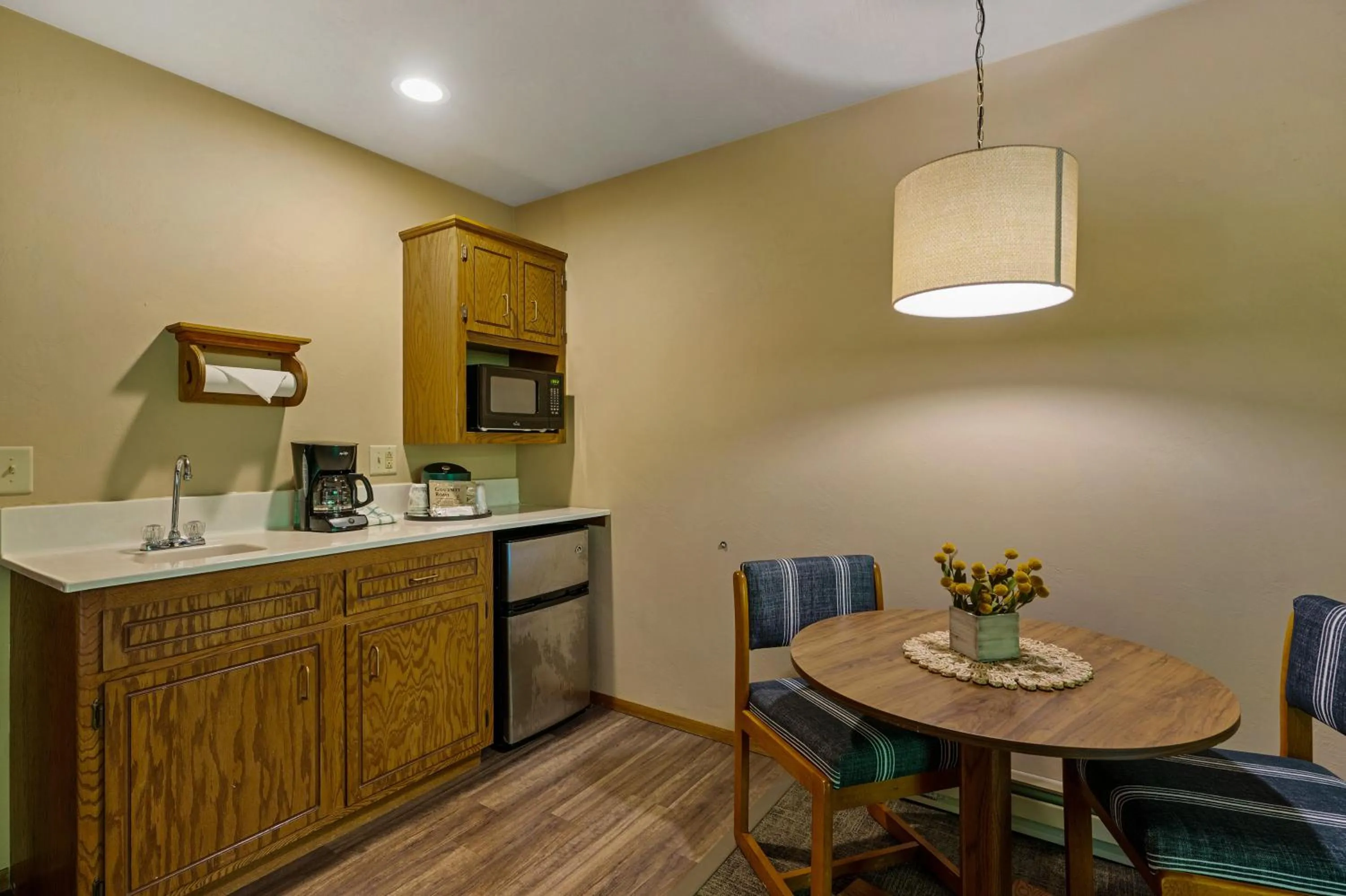 Kitchen or kitchenette in Somerset Inn & Suites