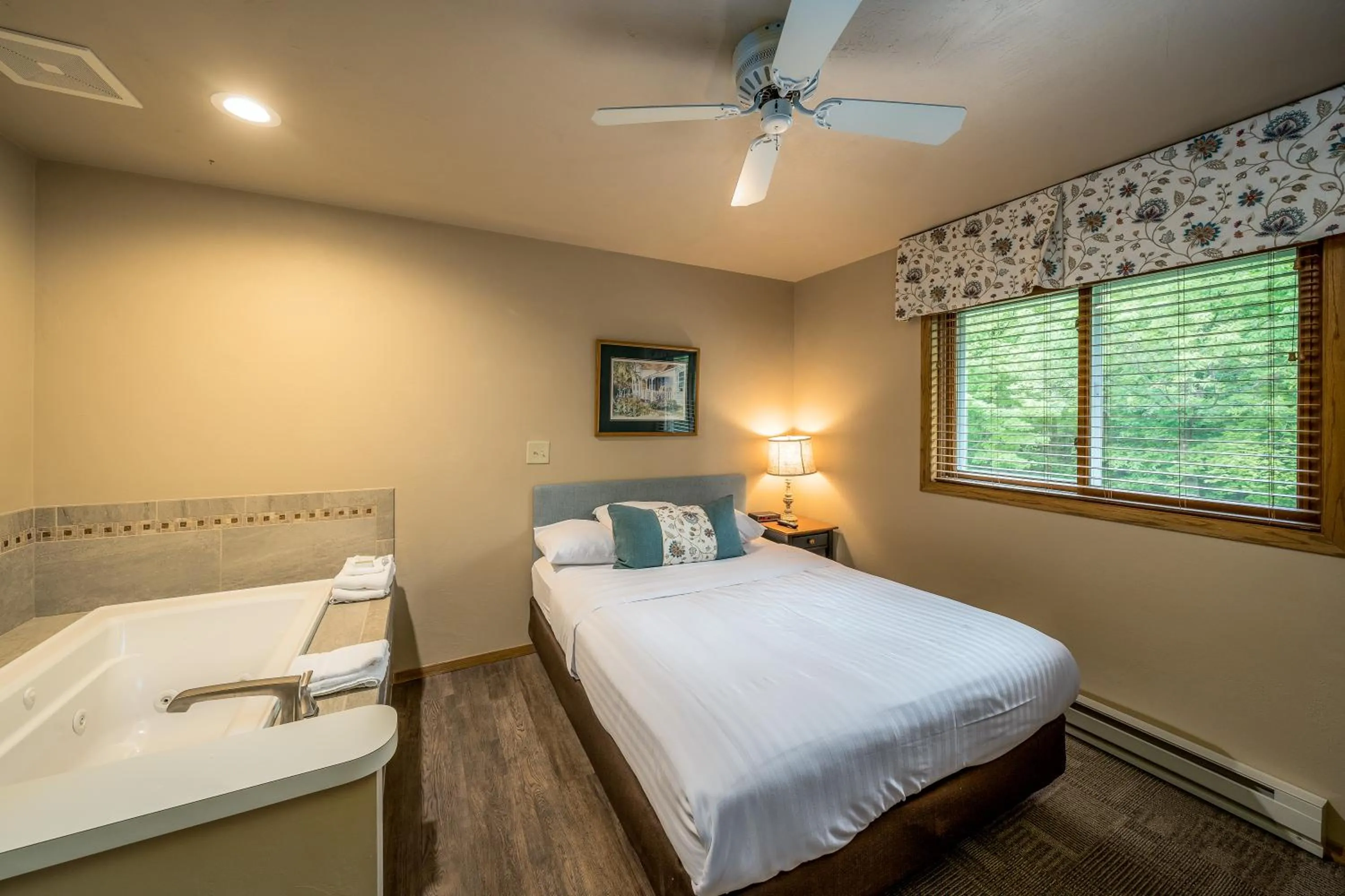 Bedroom, Bed in Somerset Inn & Suites