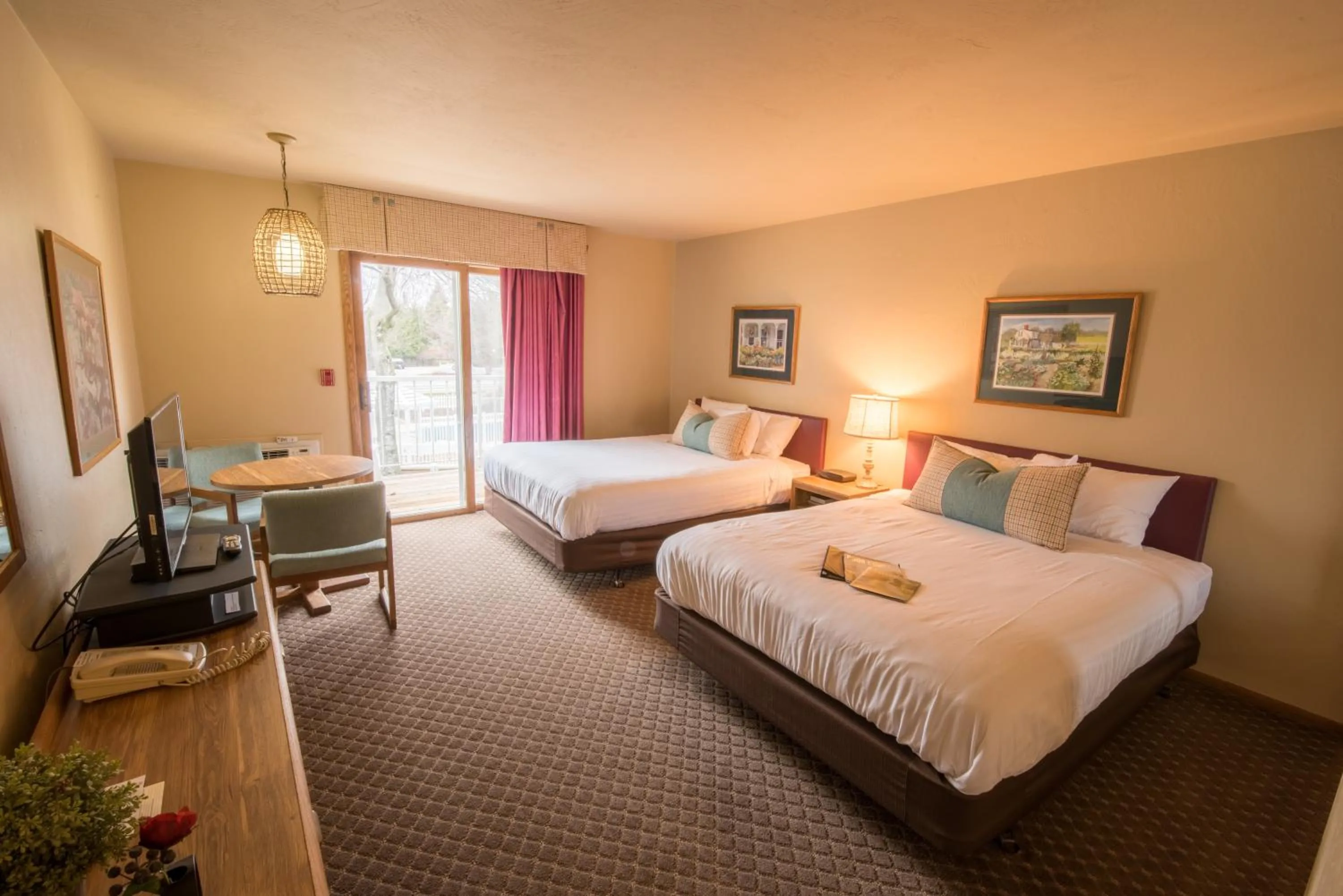 Photo of the whole room, Bed in Somerset Inn & Suites