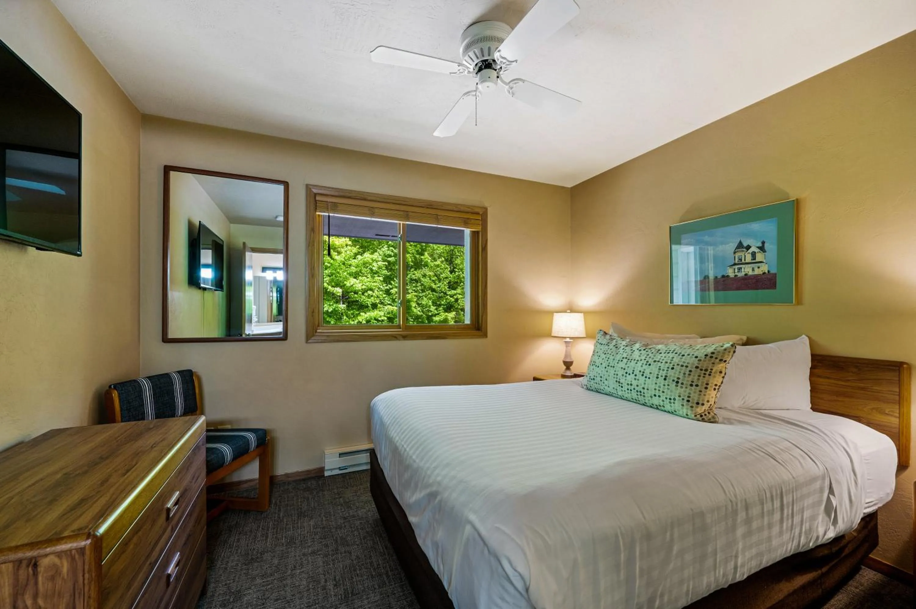 Bedroom, Bed in Somerset Inn & Suites