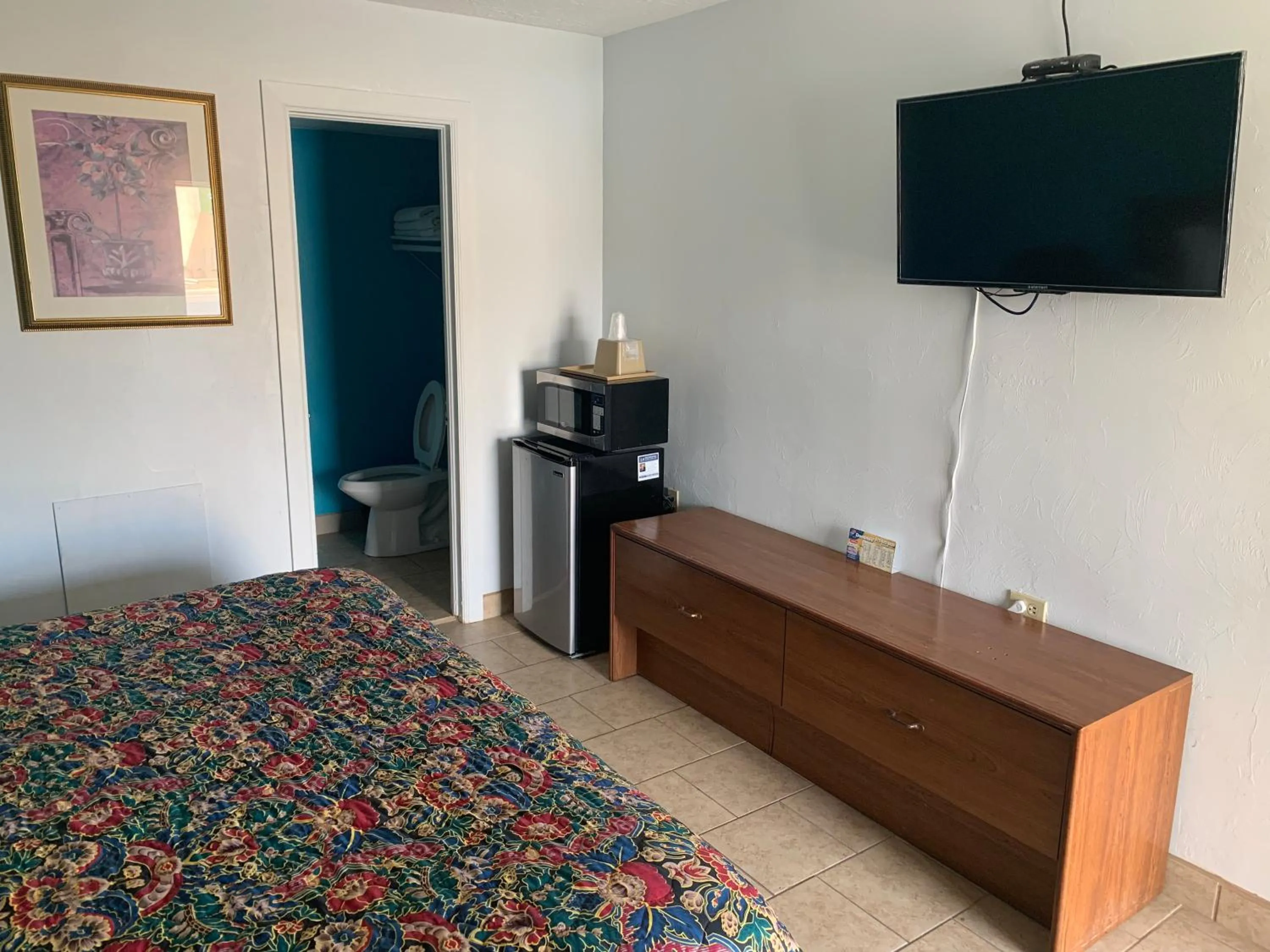 TV and multimedia, Bed in Mayo Inn