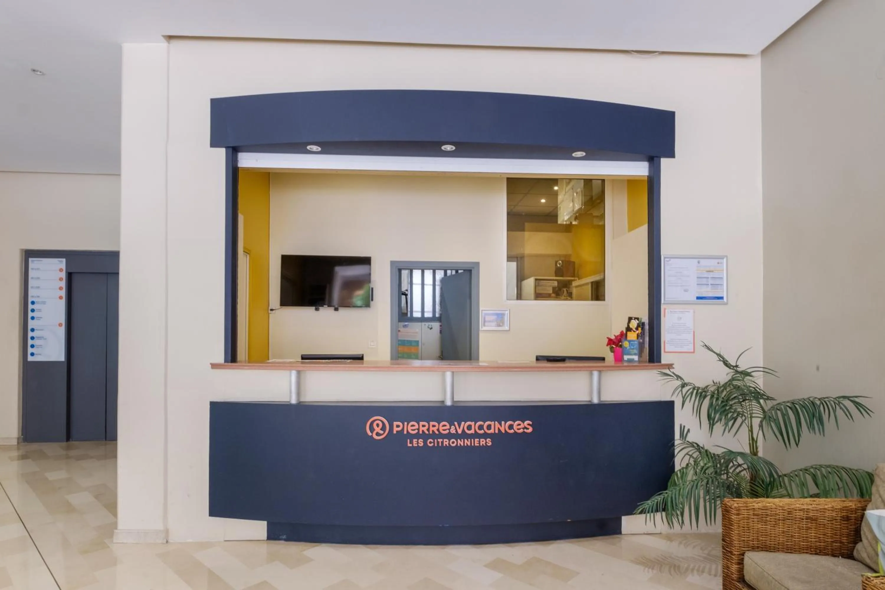Lobby or reception in Résidence Pierre & Vacances Les Citronniers