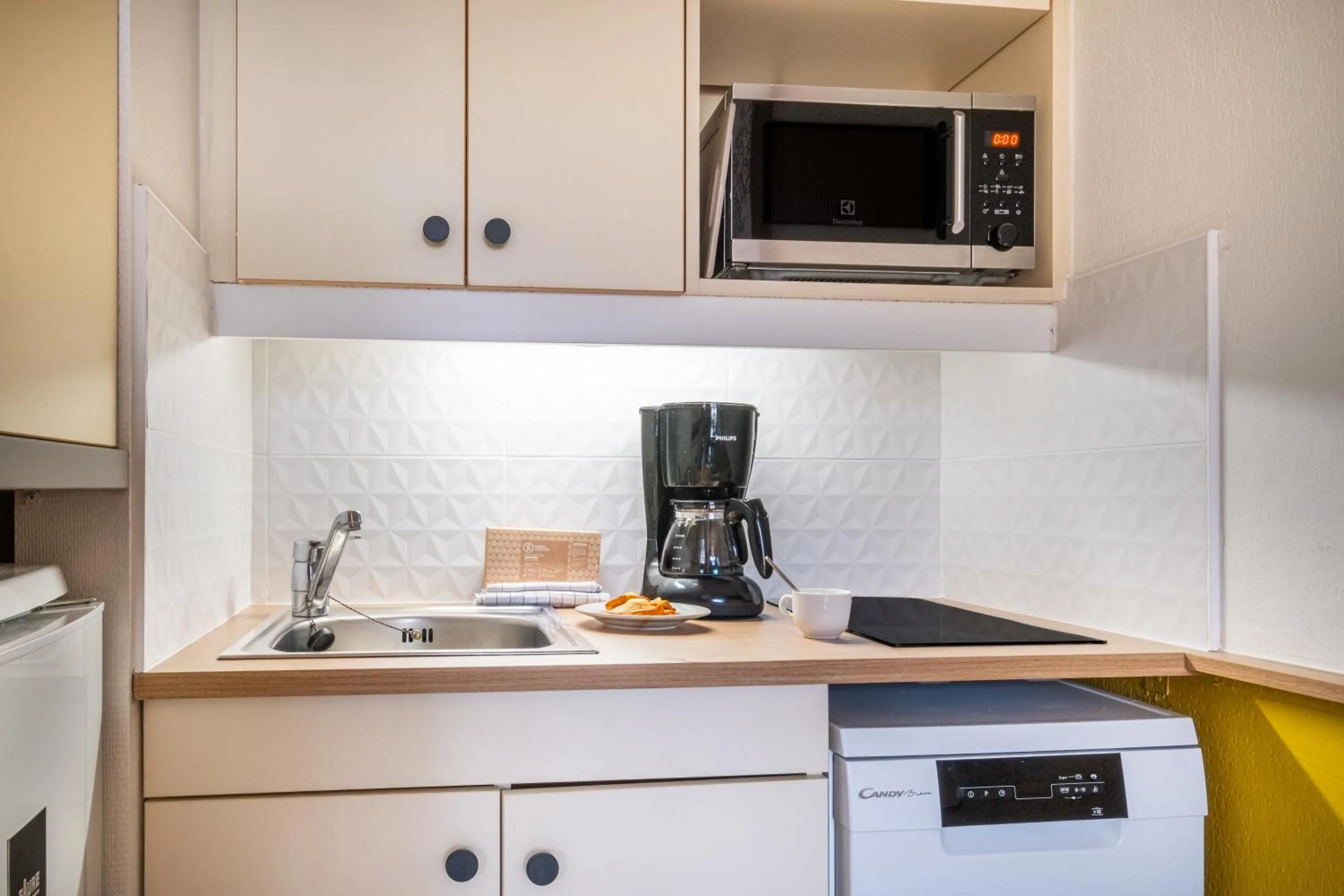 Kitchen or kitchenette in Résidence Pierre & Vacances Les Citronniers